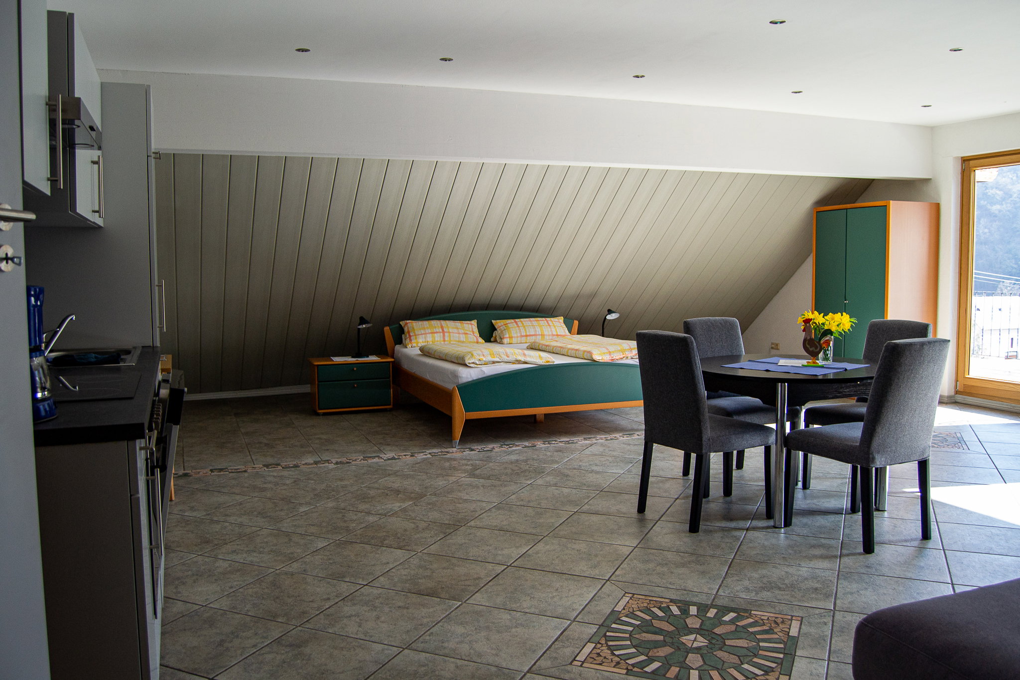 - image: 12