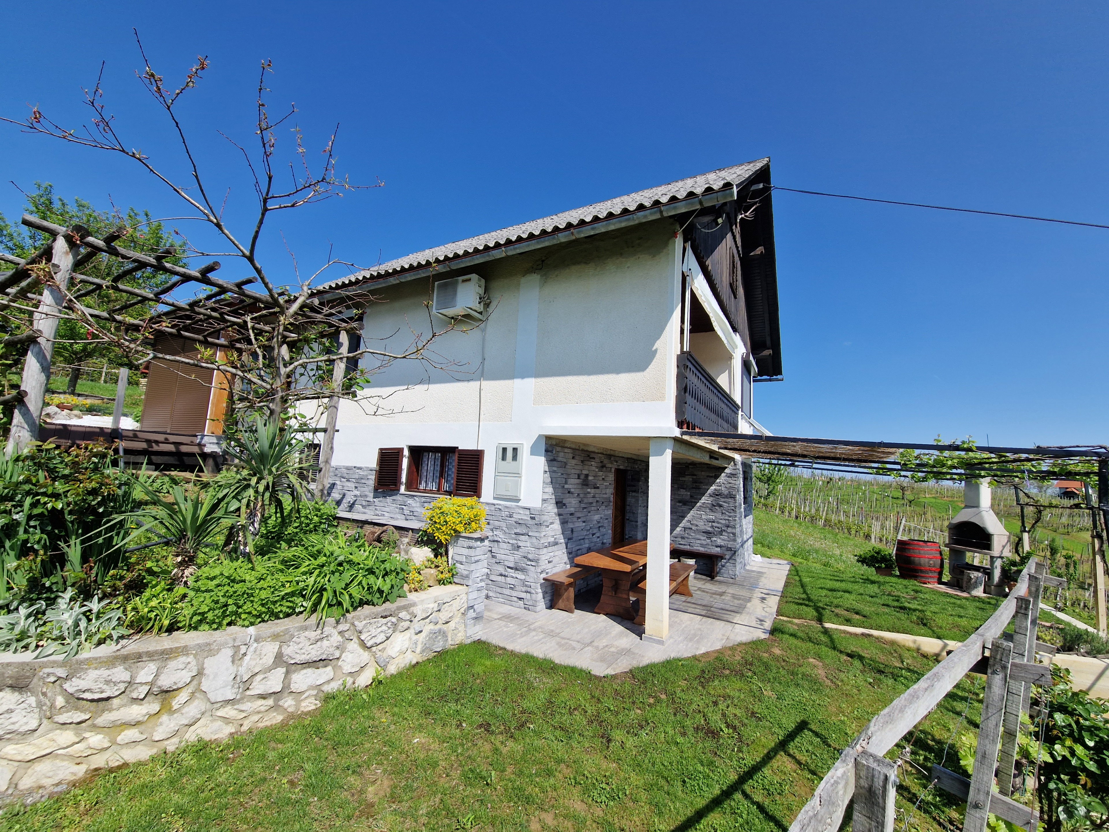 Casa nella natura a Metlika
