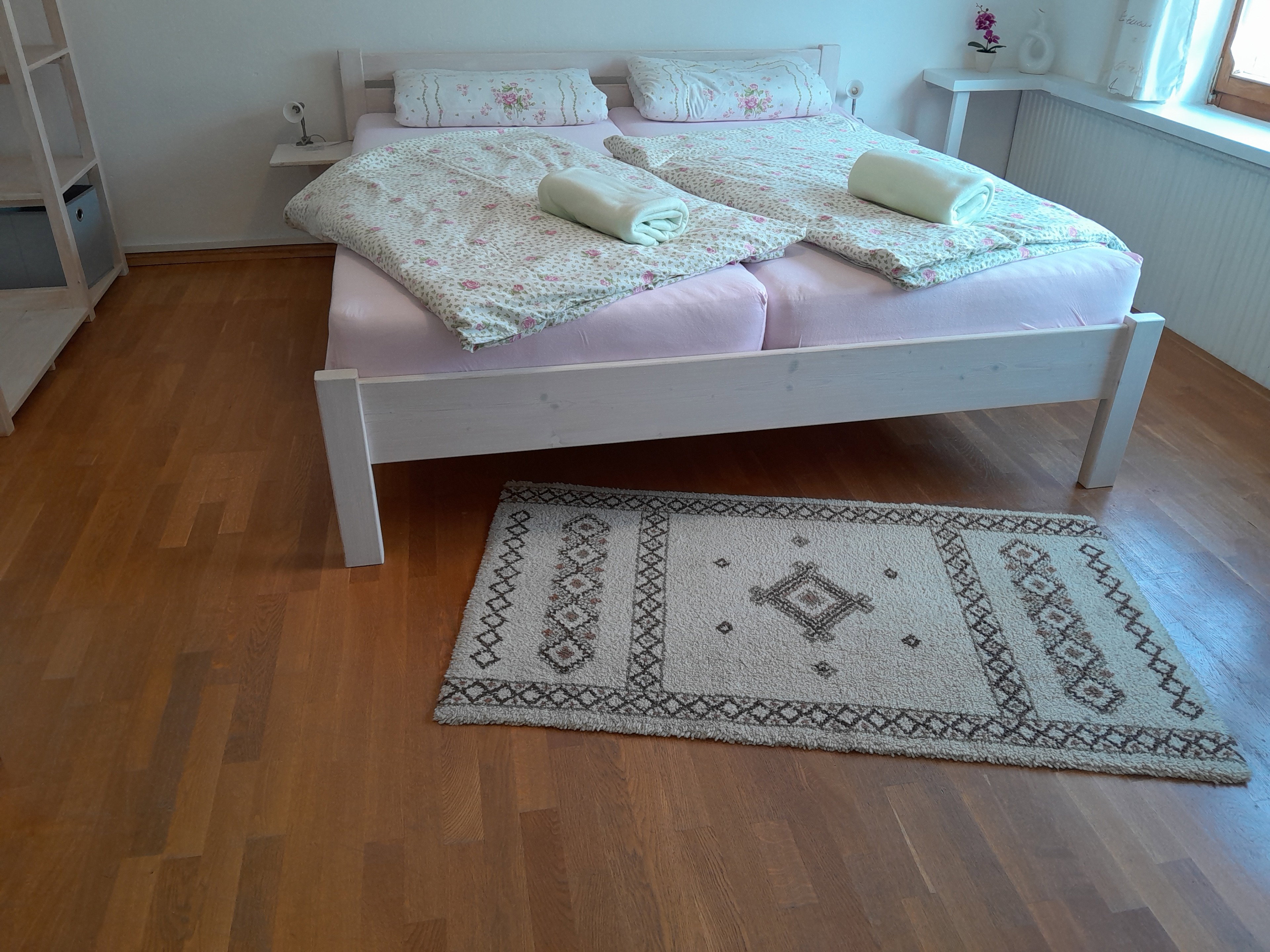 - image: 16