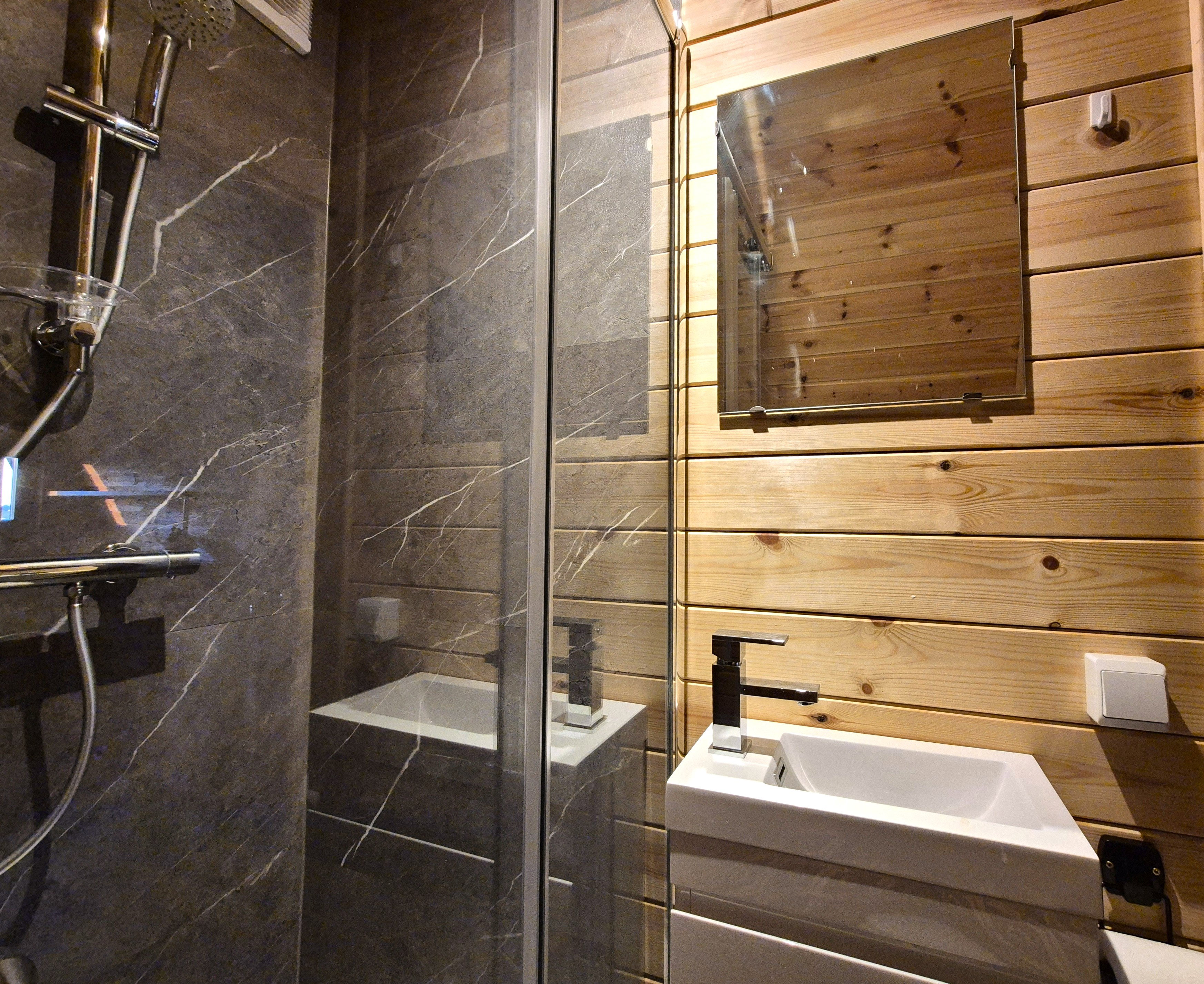 - image: 11