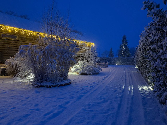 - image: 27