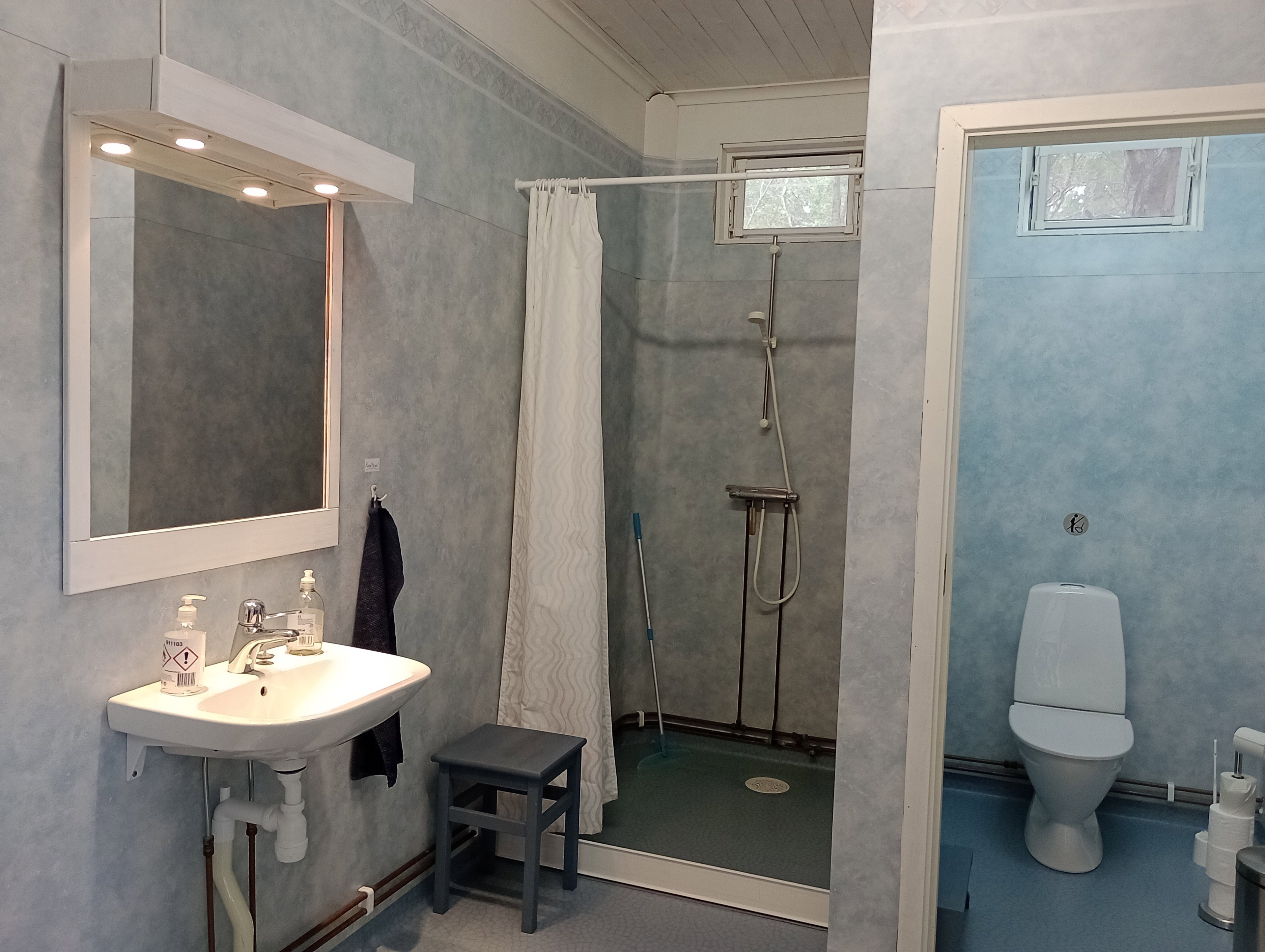 - image: 12