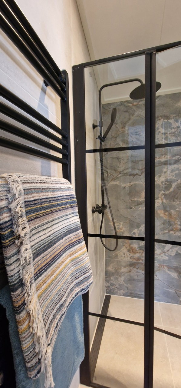 - image: 24