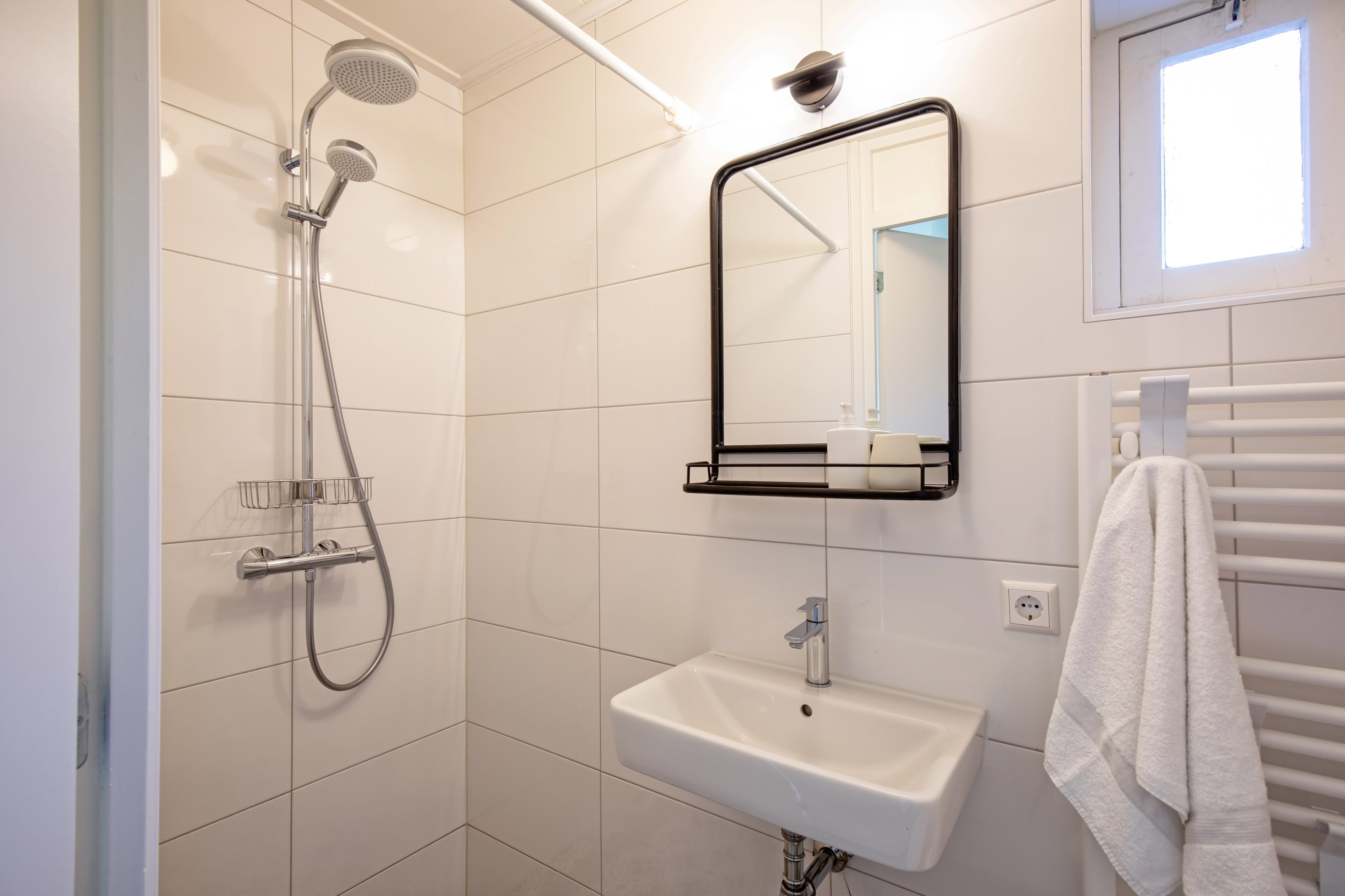 - image: 16