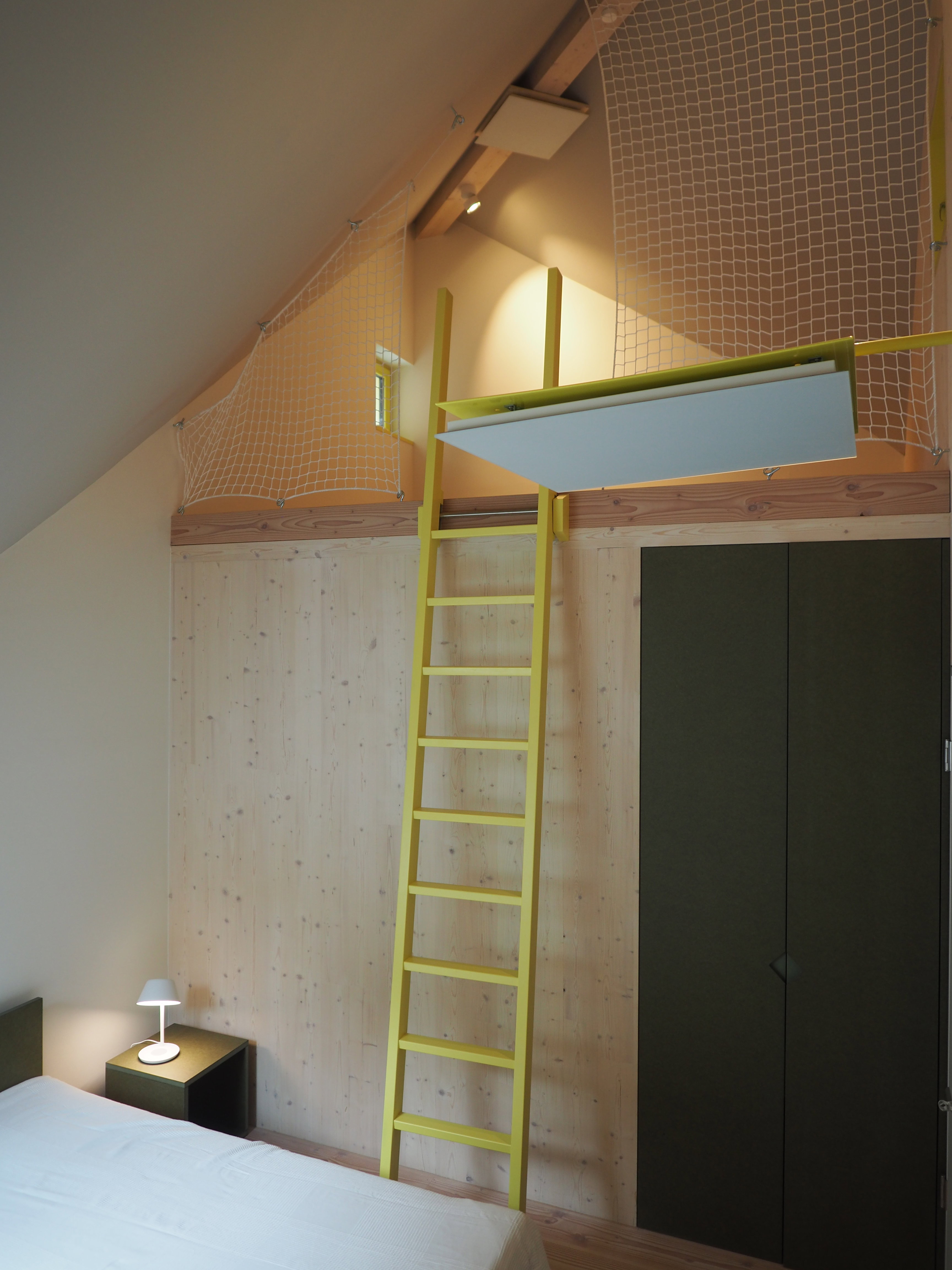 - image: 12