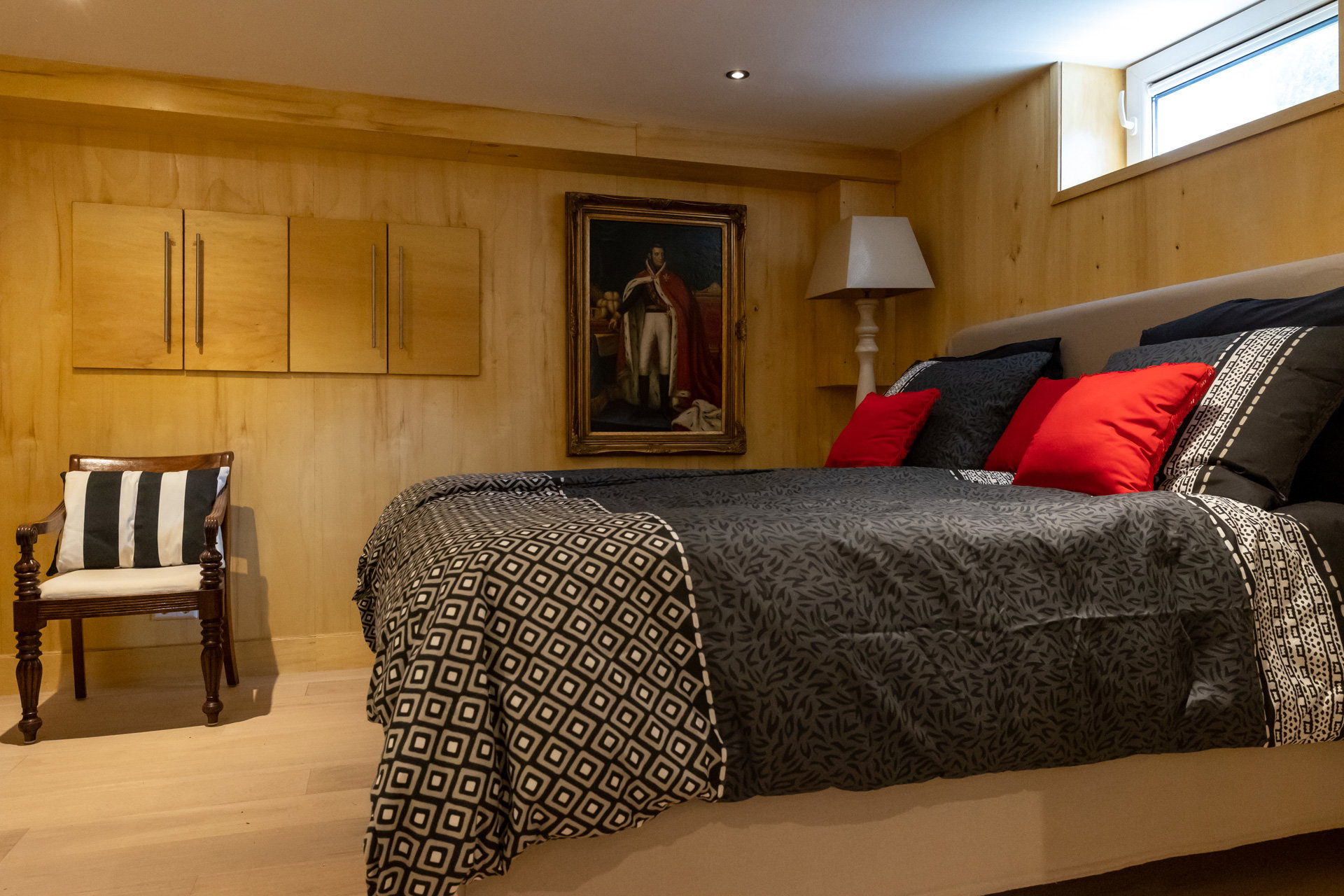 - image: 16