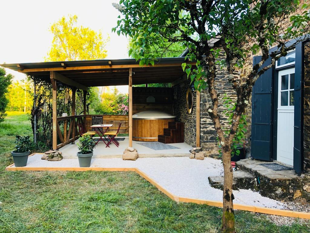 Maison nature à Saint-cyr-les-champagnes