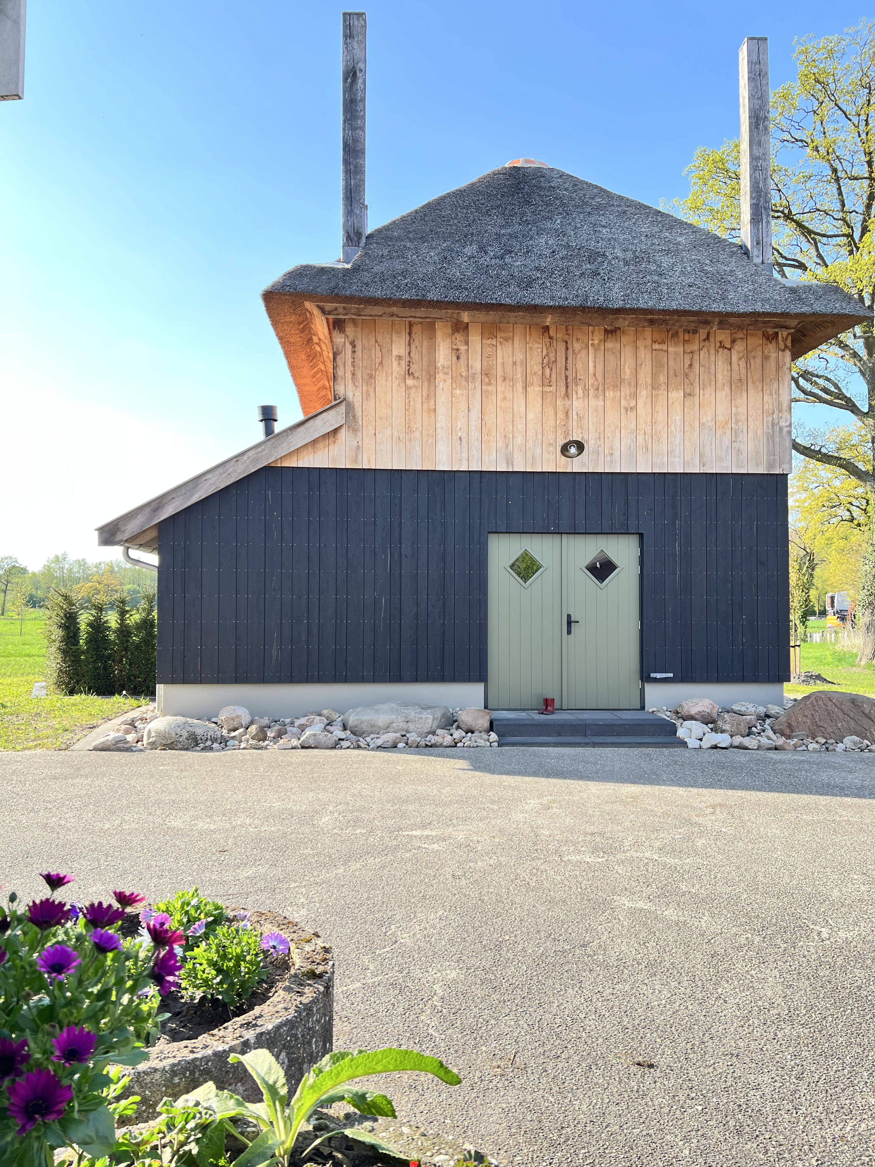 - image: 11