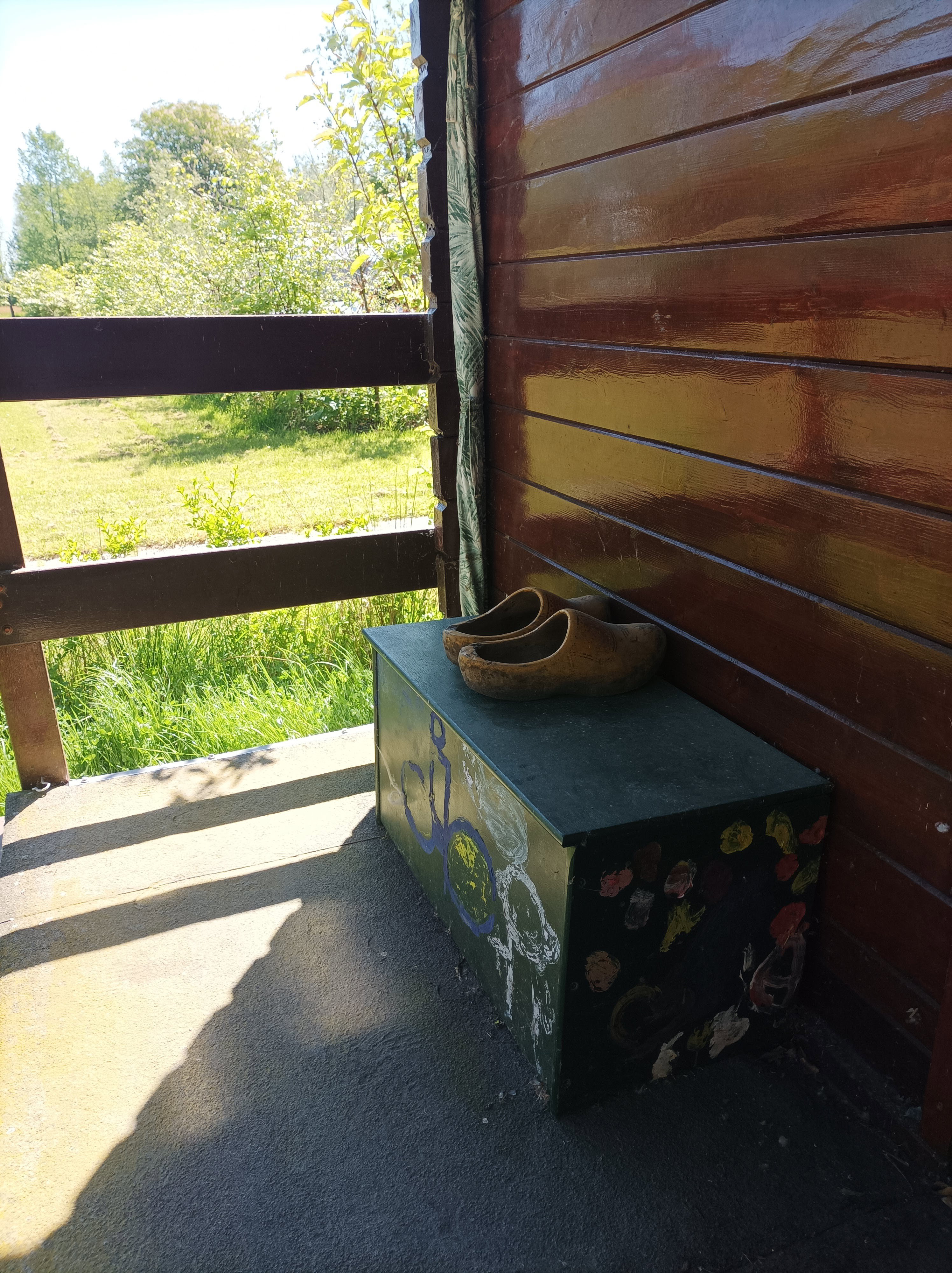 - image: 16