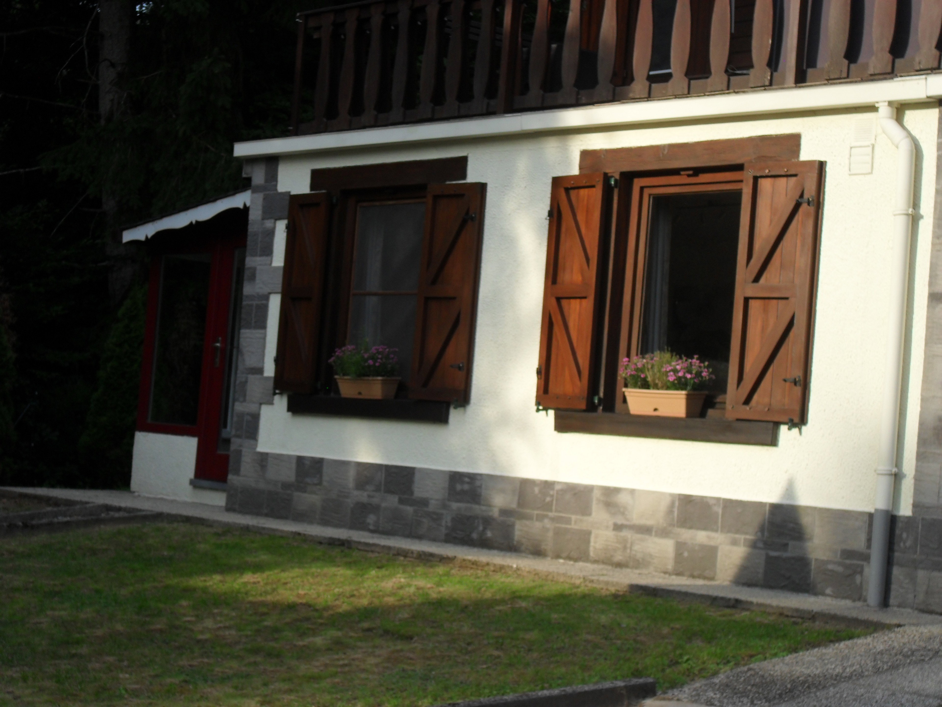 - image: 12