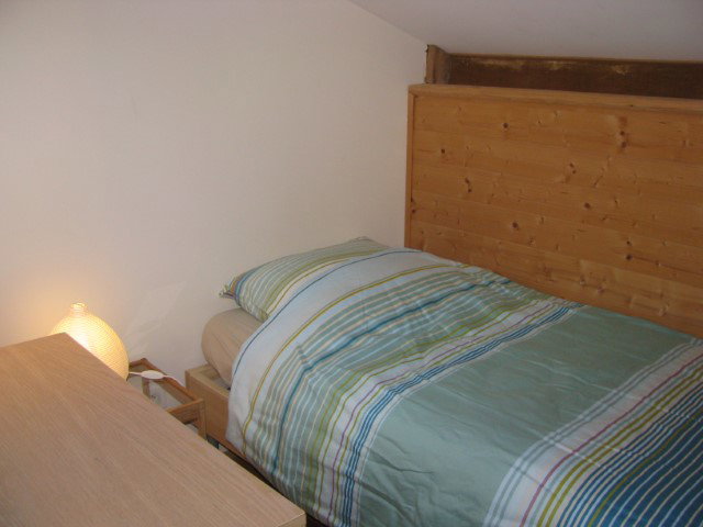 - image: 11
