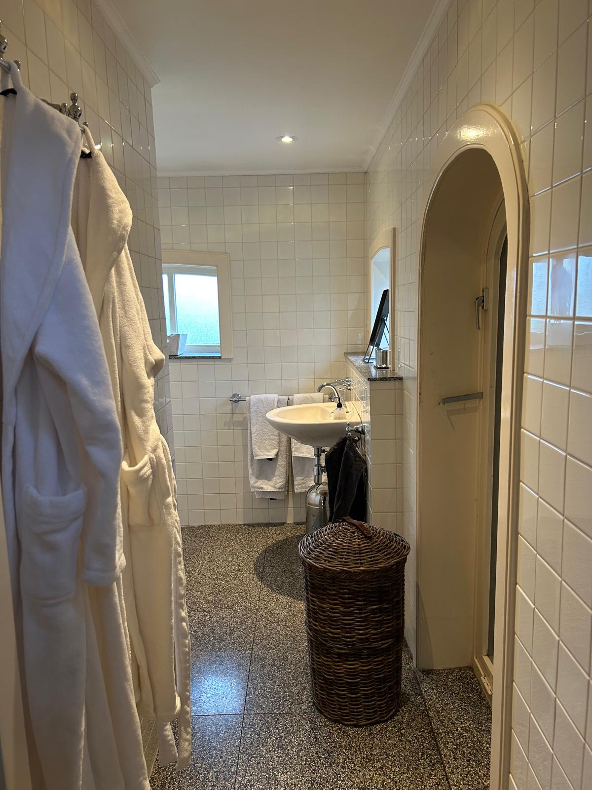 - image: 8