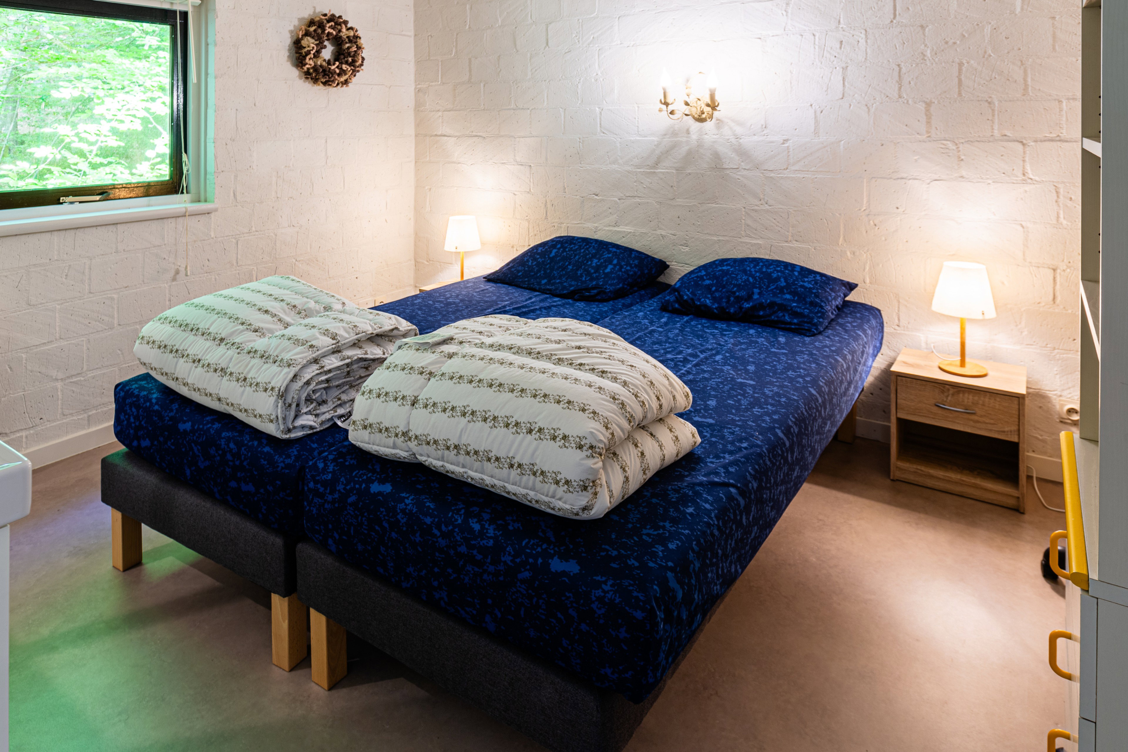 - image: 12
