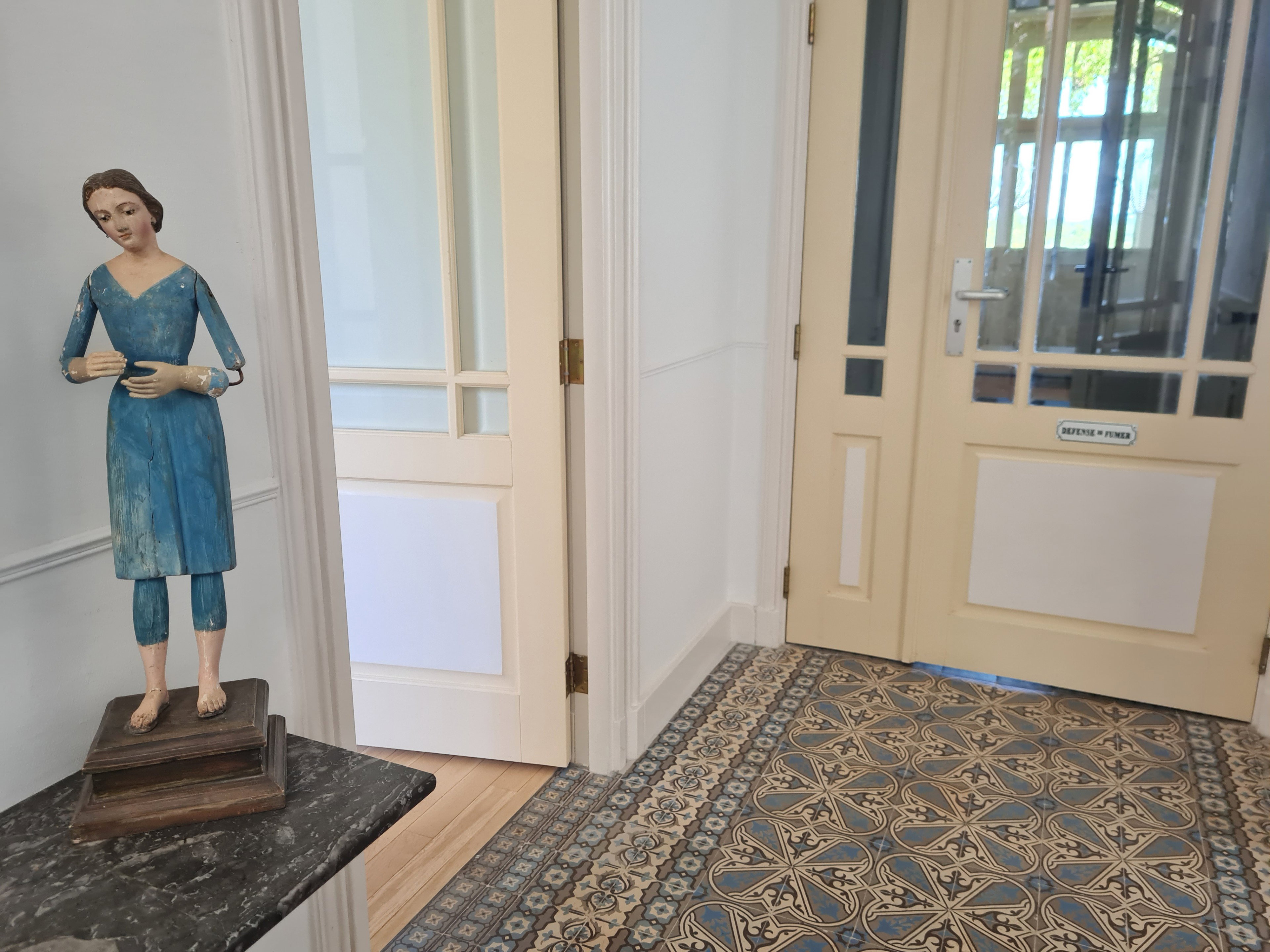 - image: 9