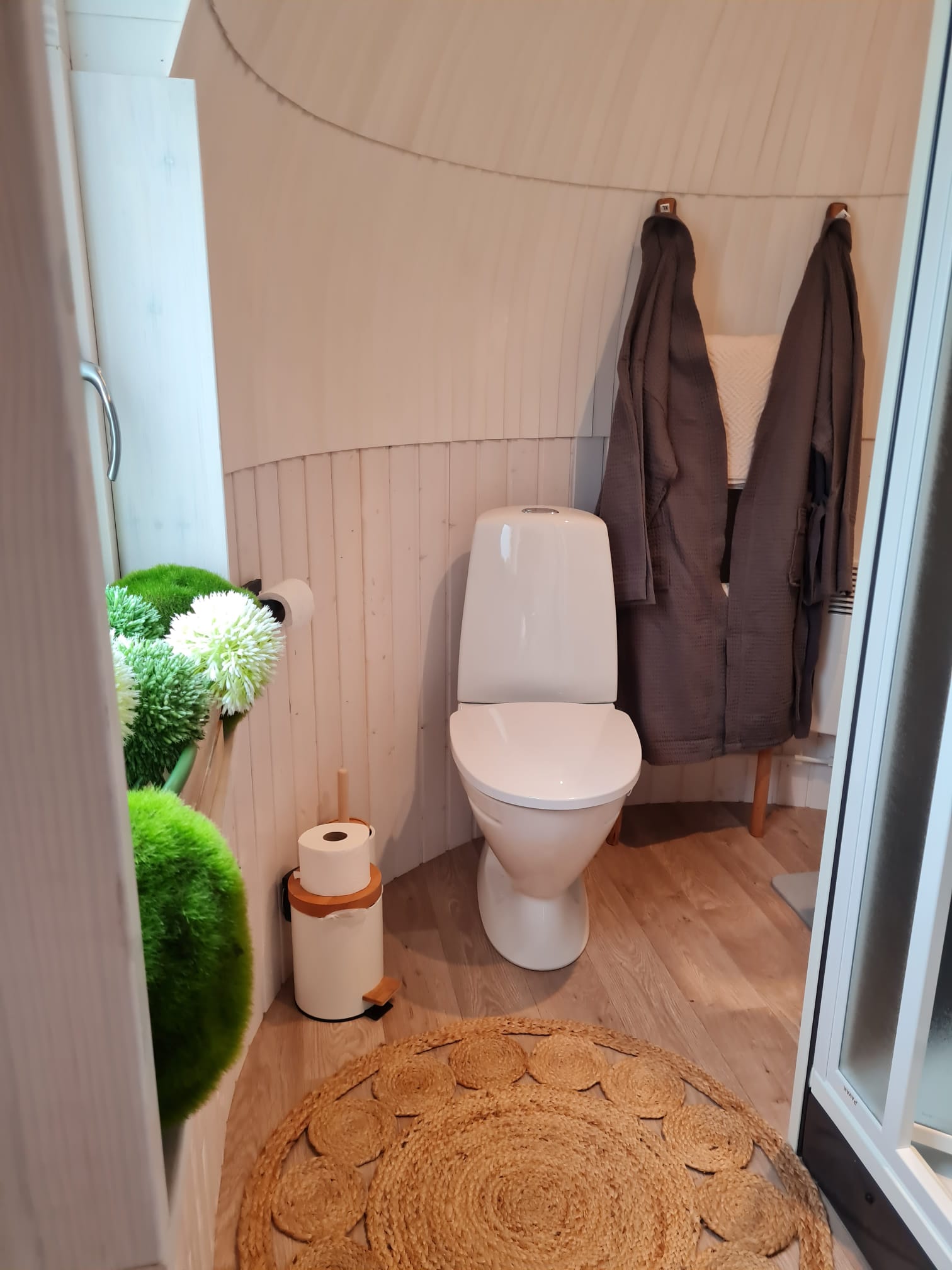 - image: 11