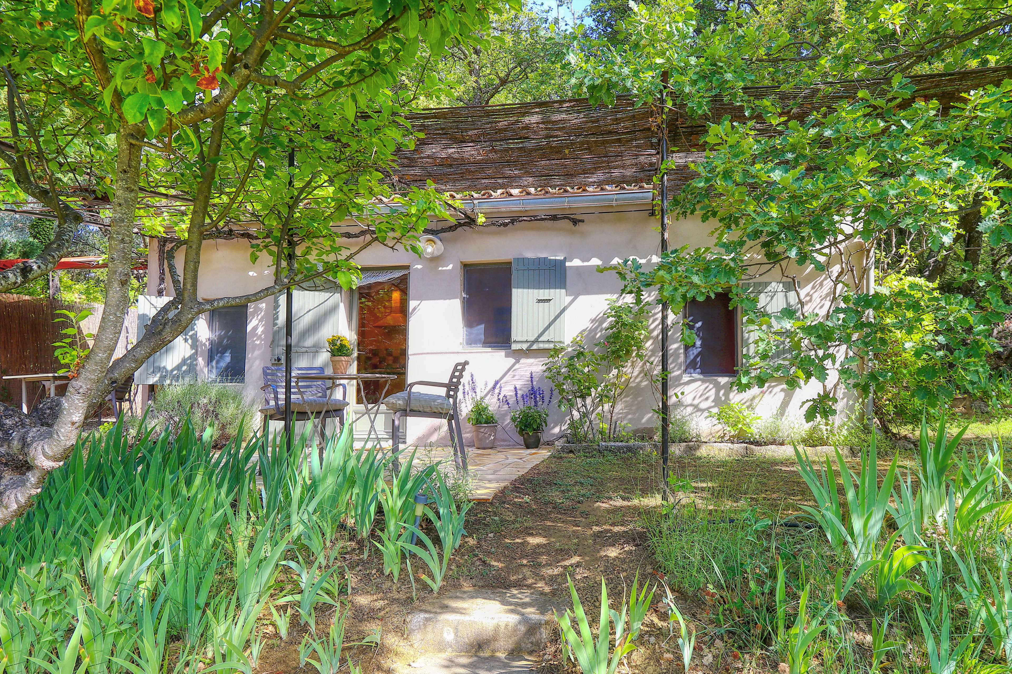 Nature house in Rustrel