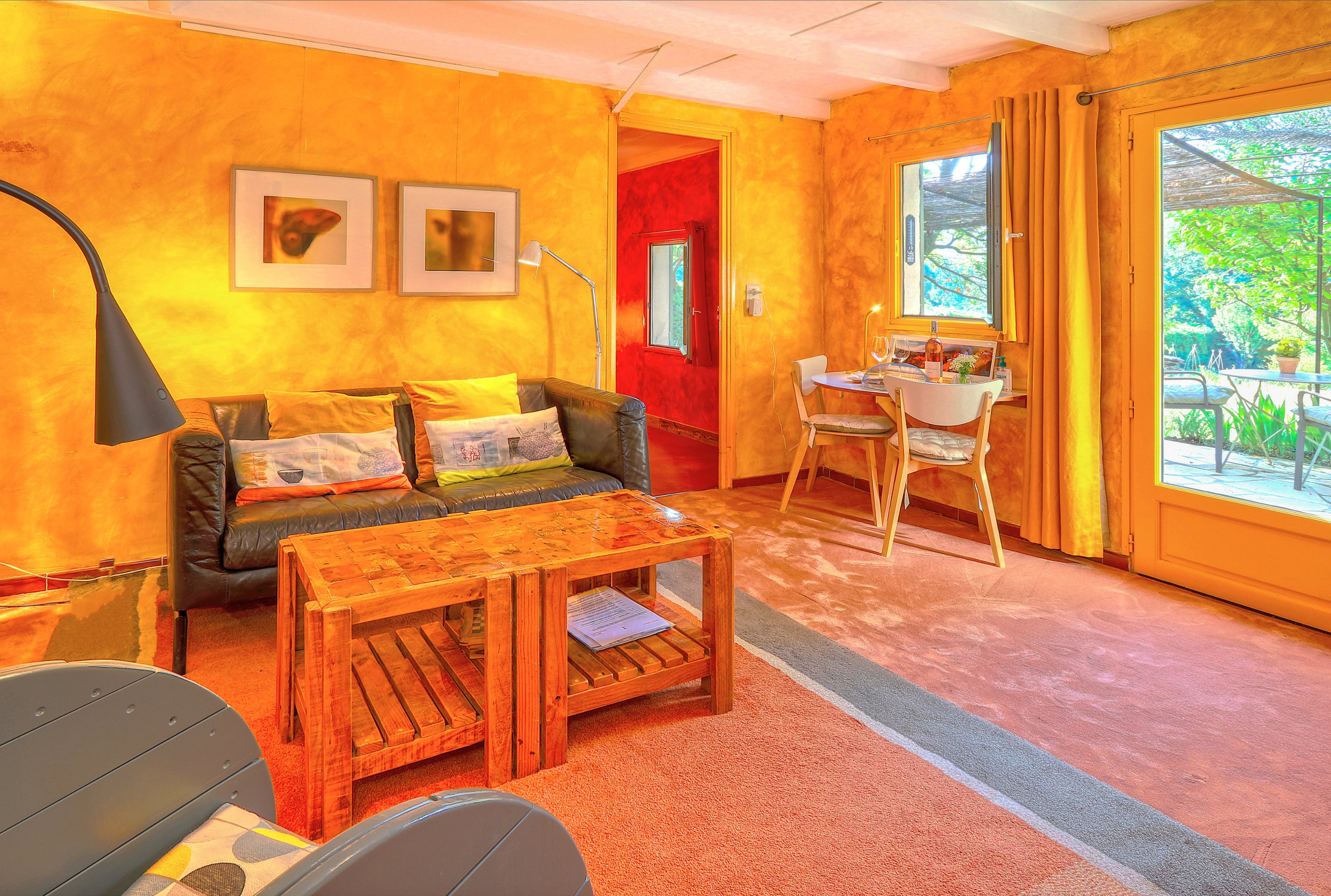 Nature house in Rustrel