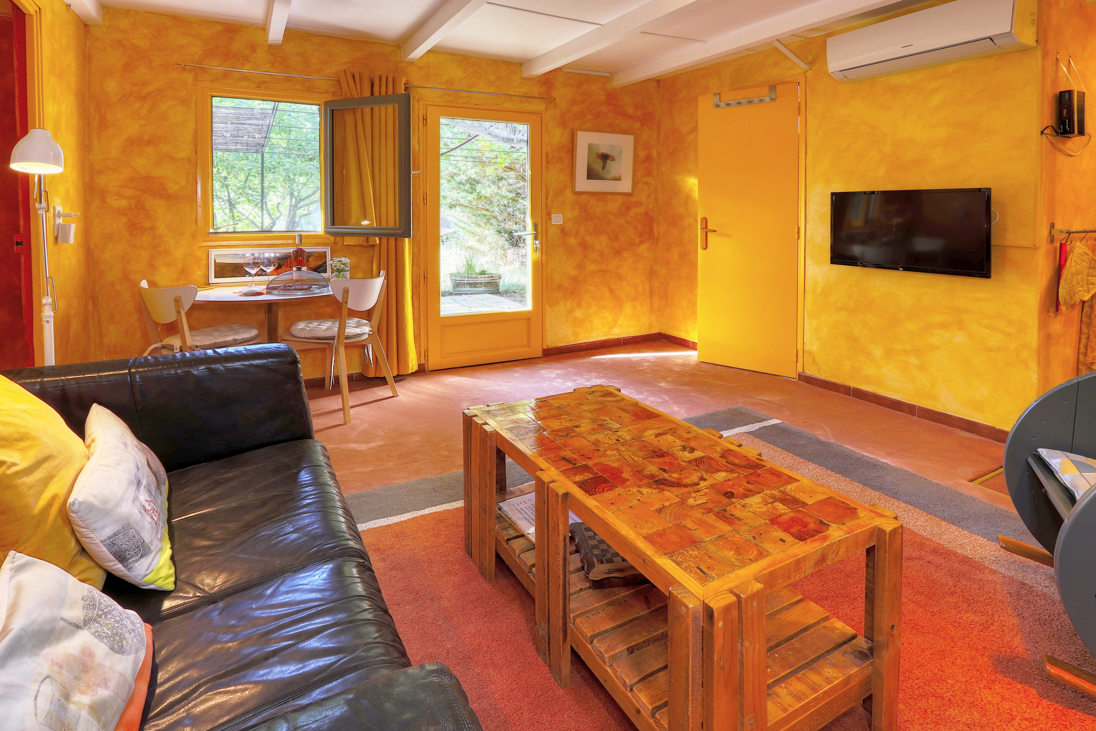 Nature house in Rustrel