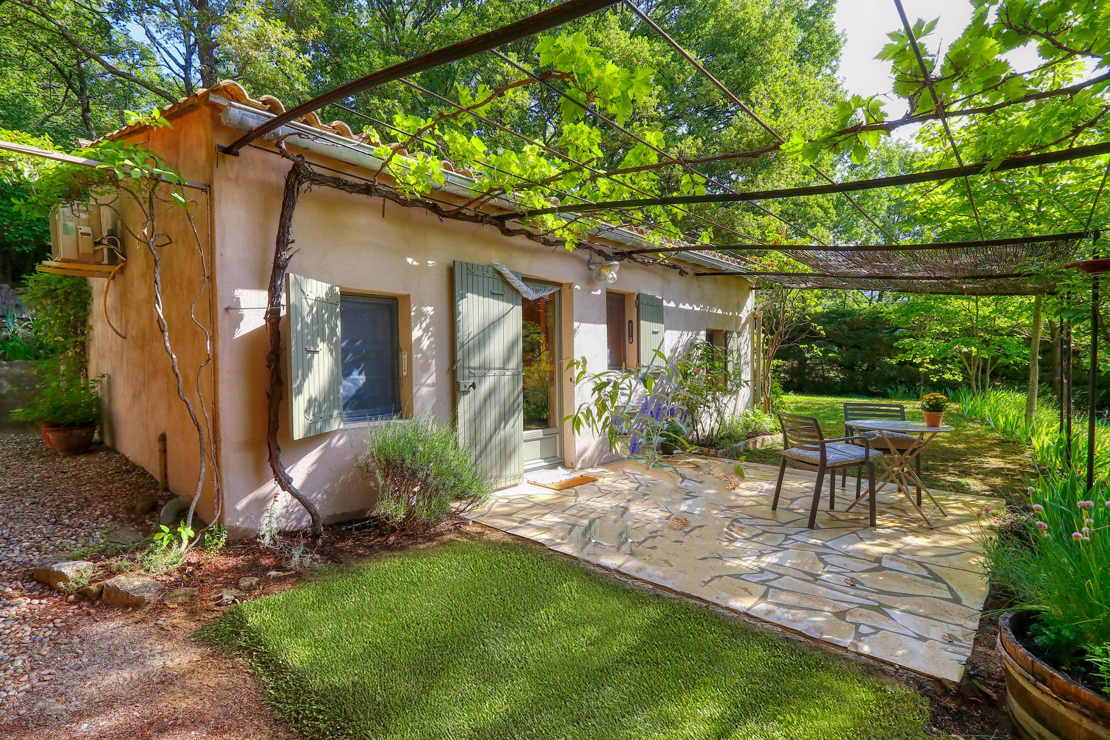 Nature house in Rustrel
