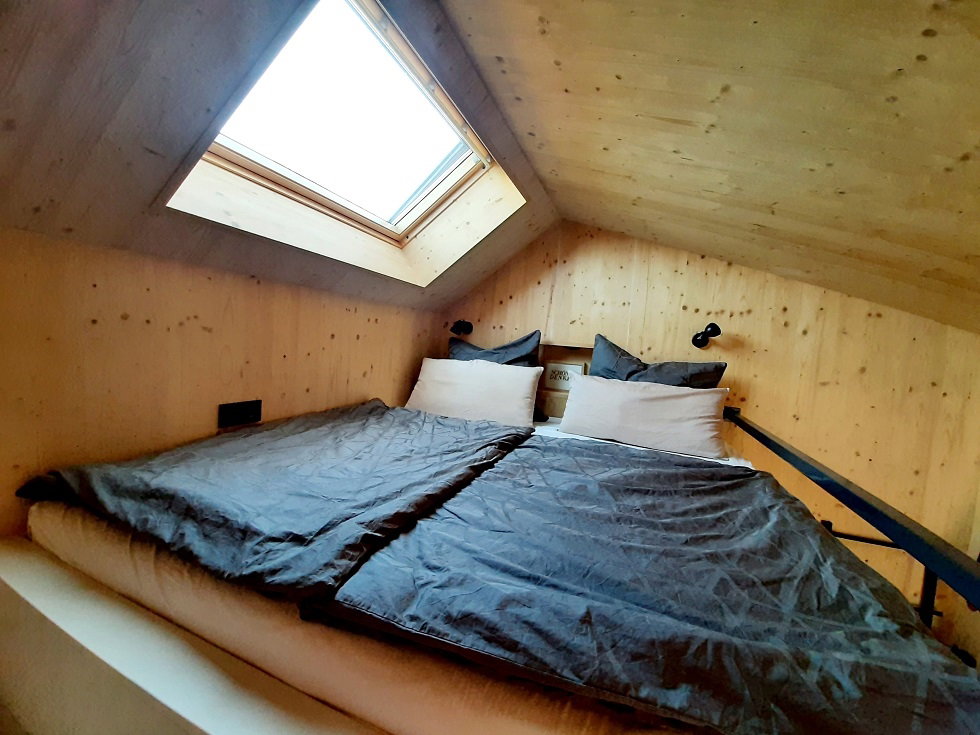 - image: 11