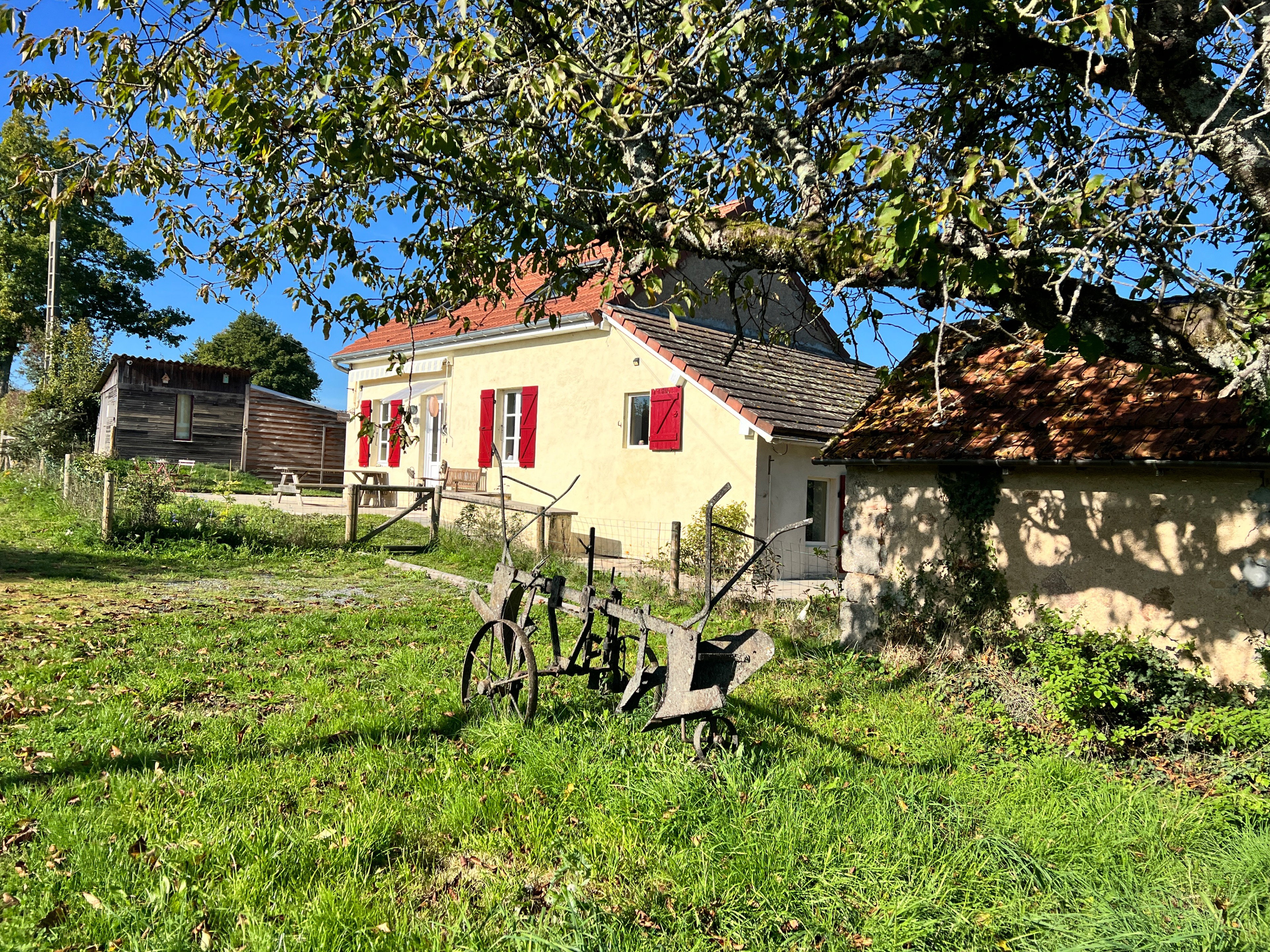Nature house in Issy l'Eveque