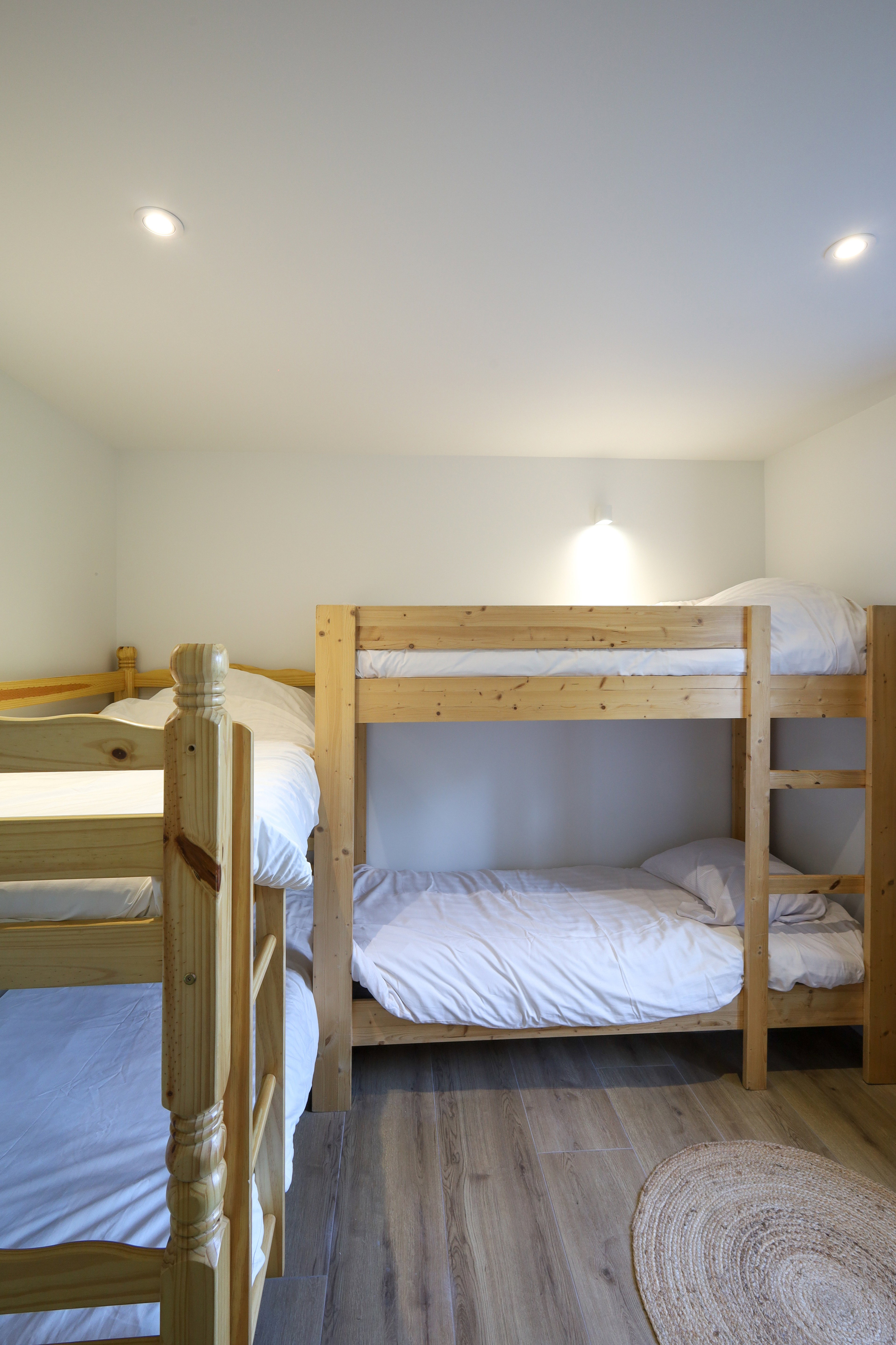 - image: 16