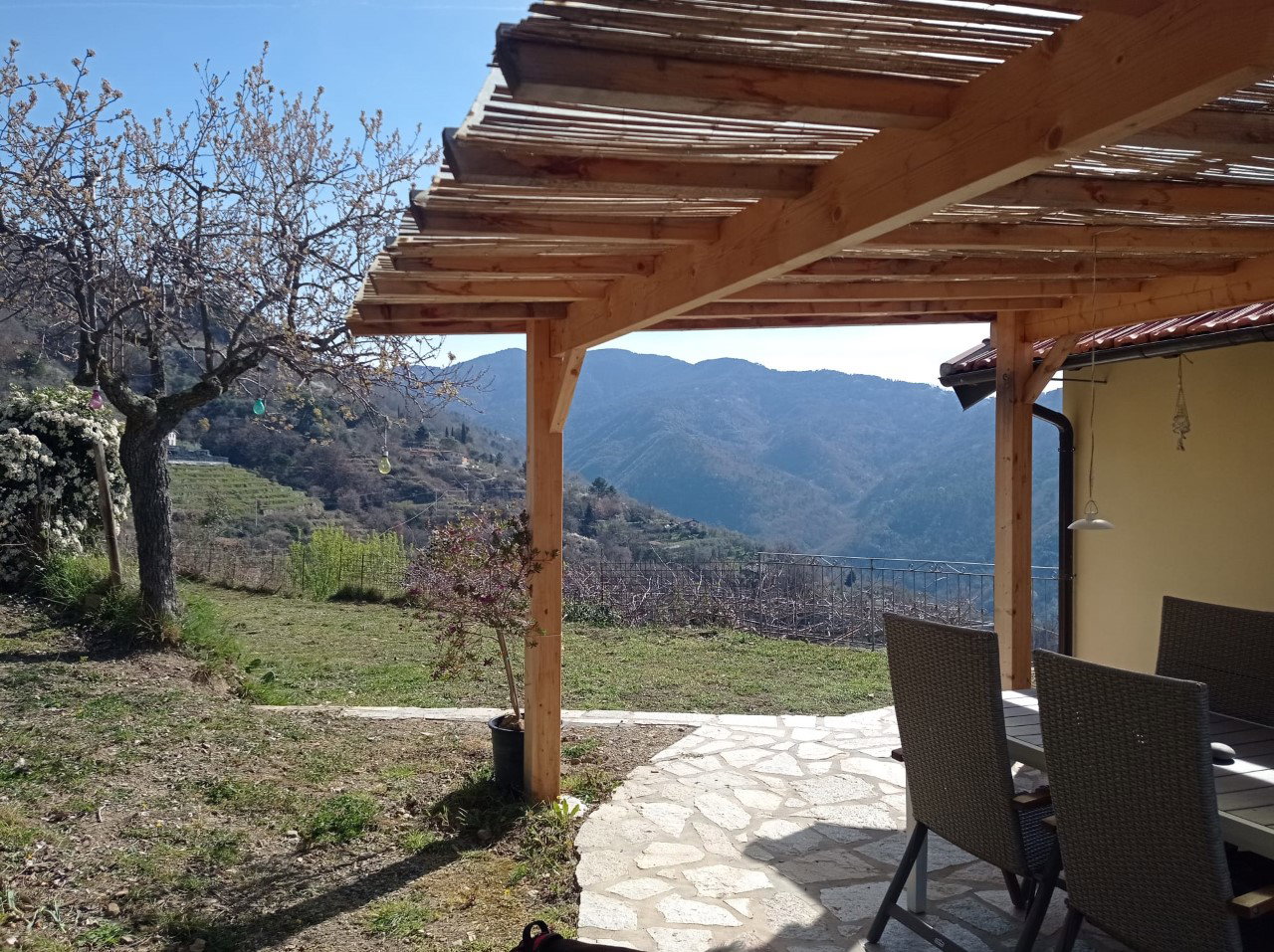 Casa nella natura a Castel Vittorio IM
