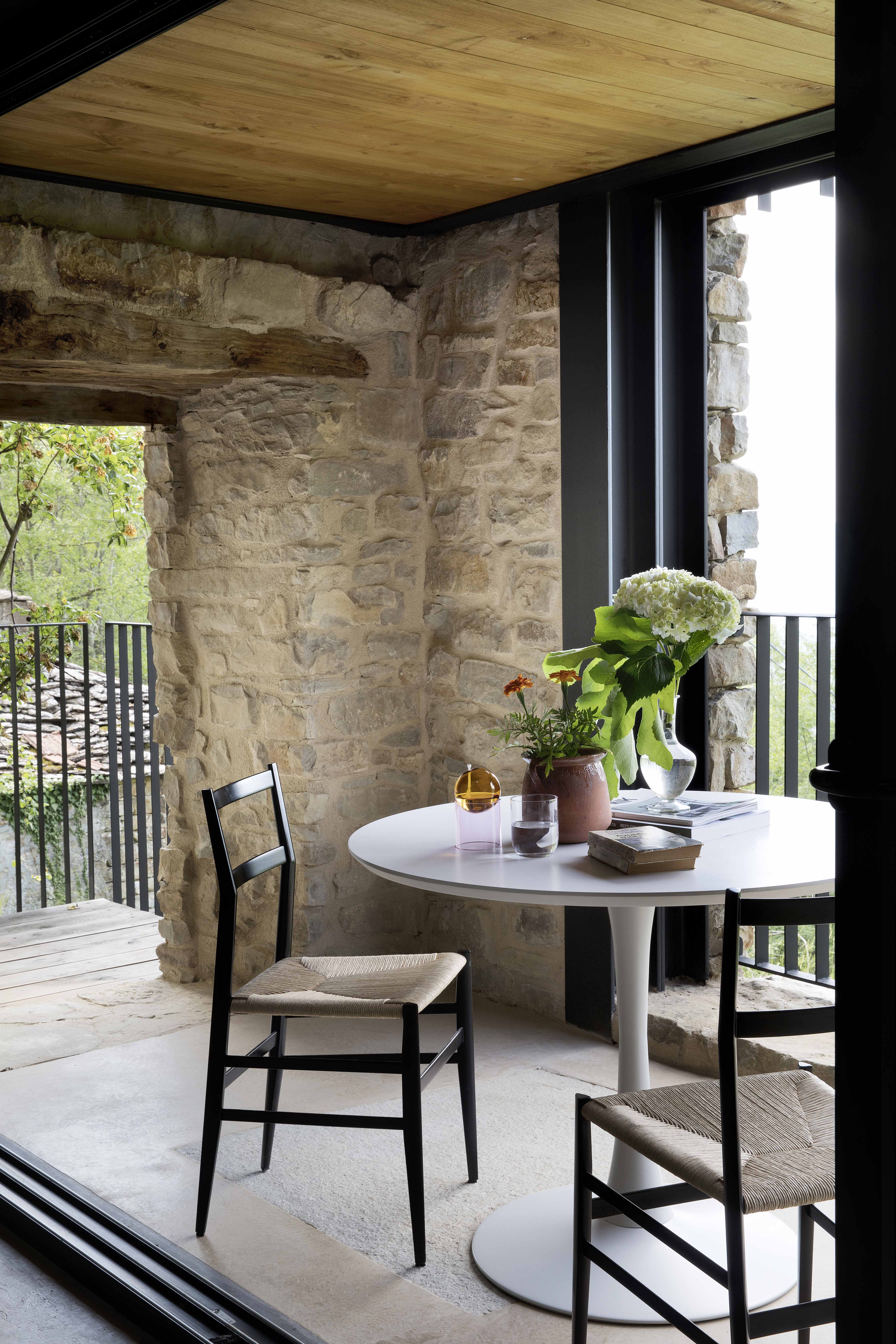 - image: 33