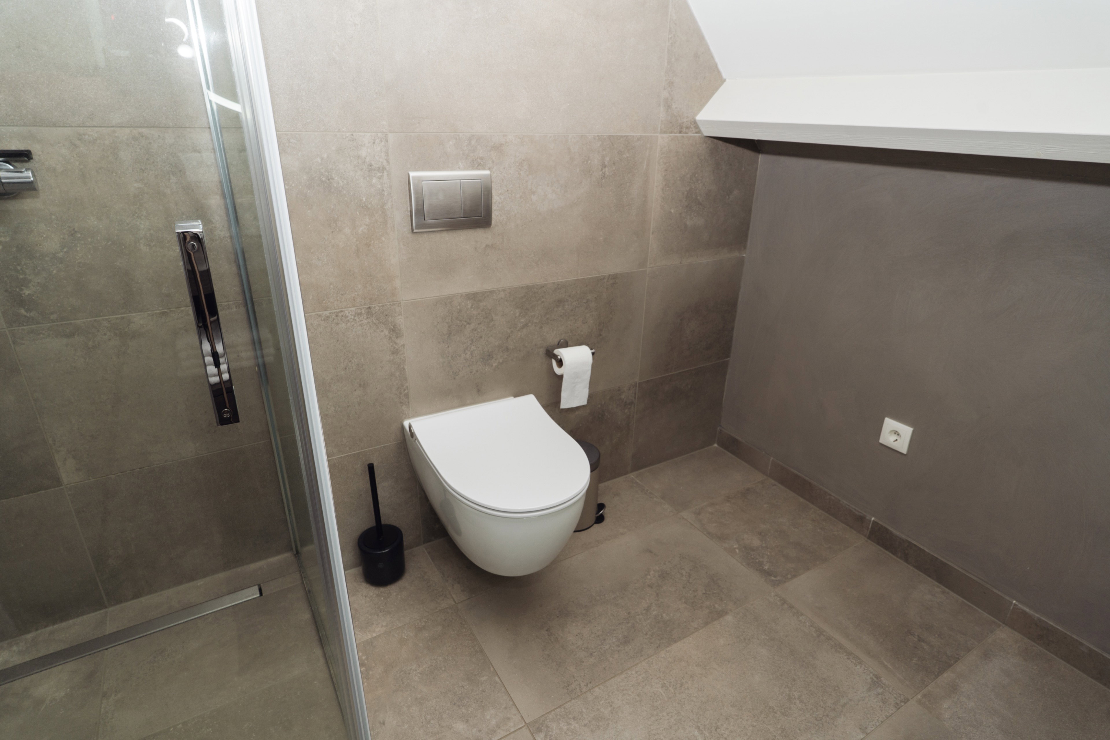 - image: 24