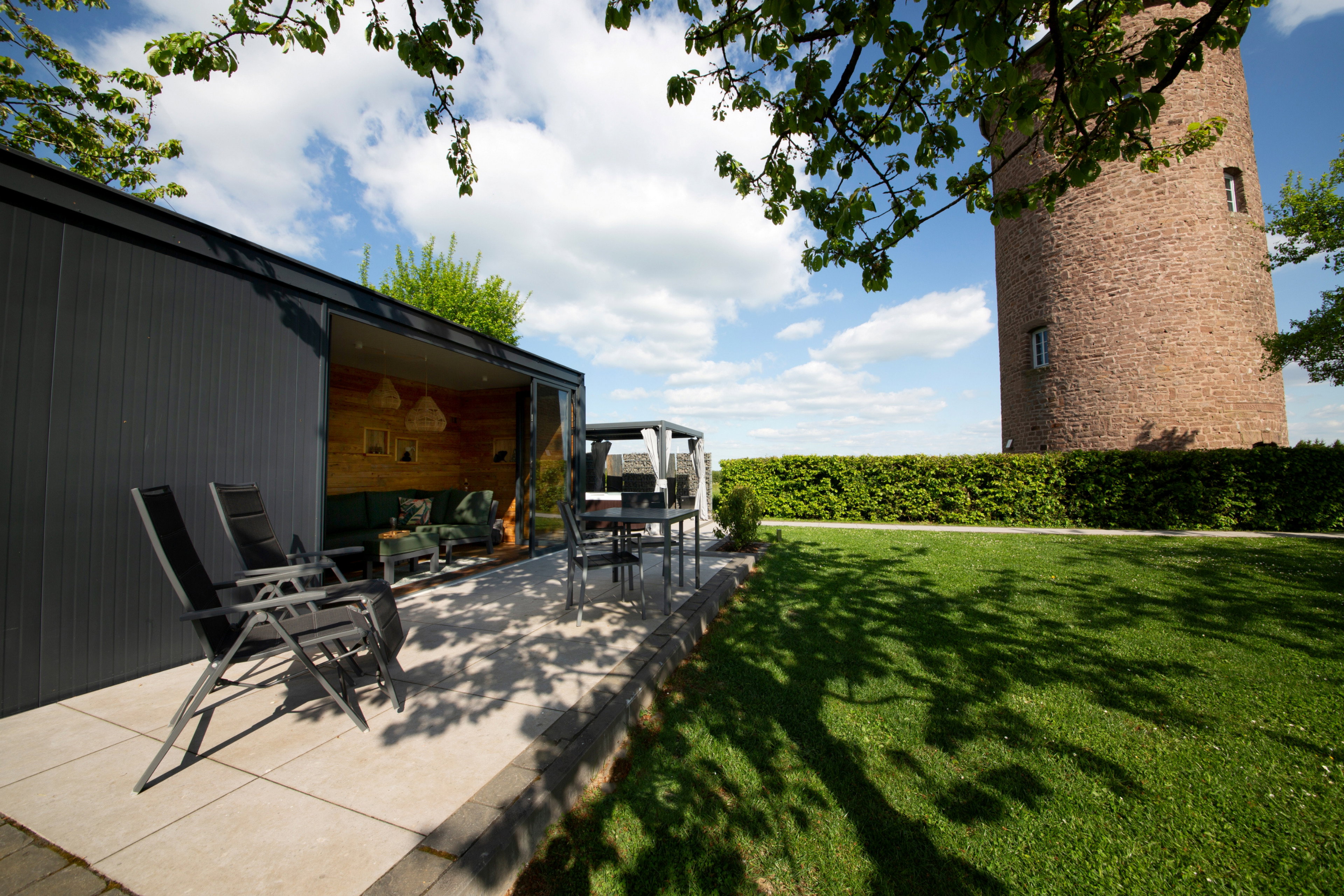 - image: 16