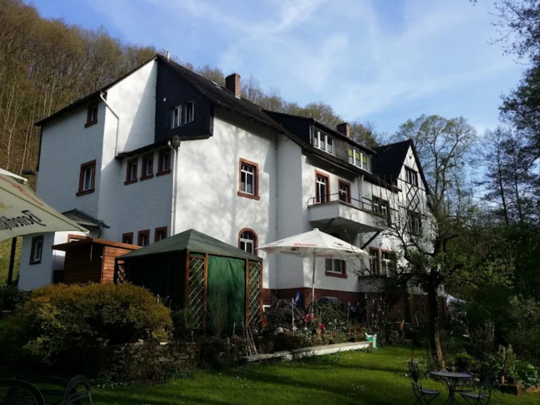 Naturhäuschen in Alf (Mosel - tussen Cochem en Berkastel-Kues)