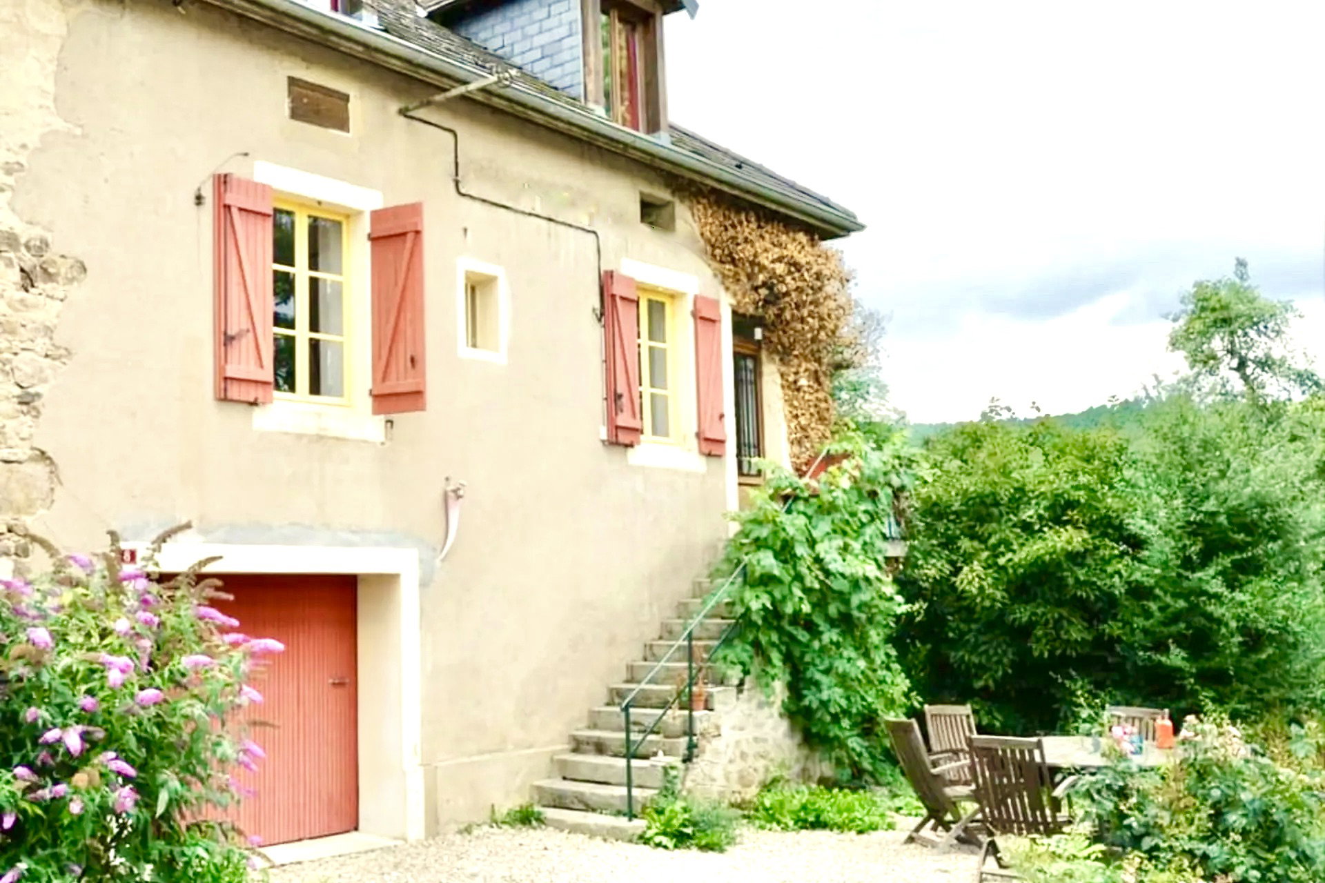 Nature house in Roussillon-en-Morvan