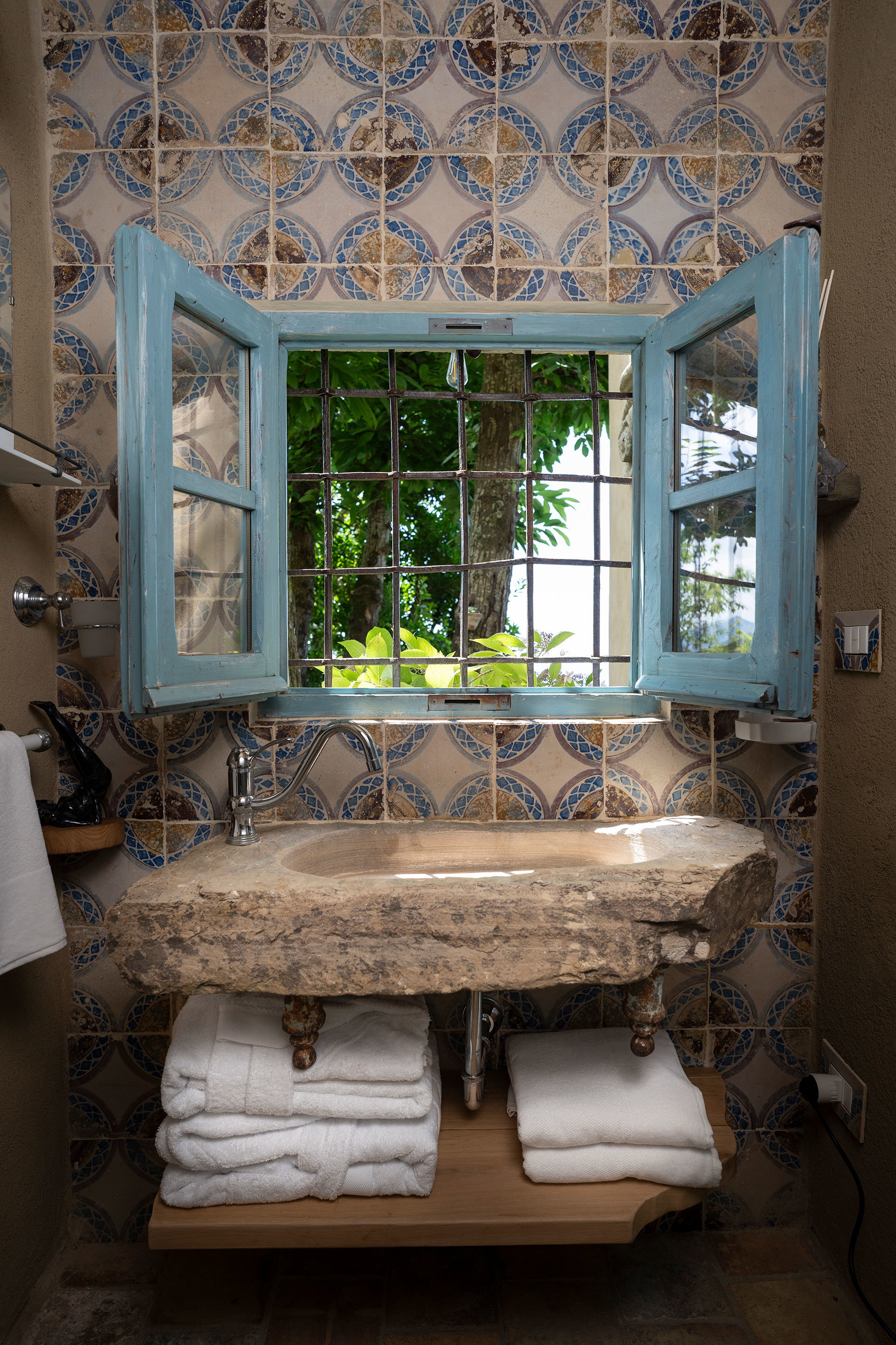- image: 15