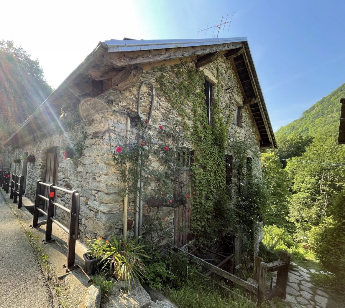 Casa nella natura a Rossa
