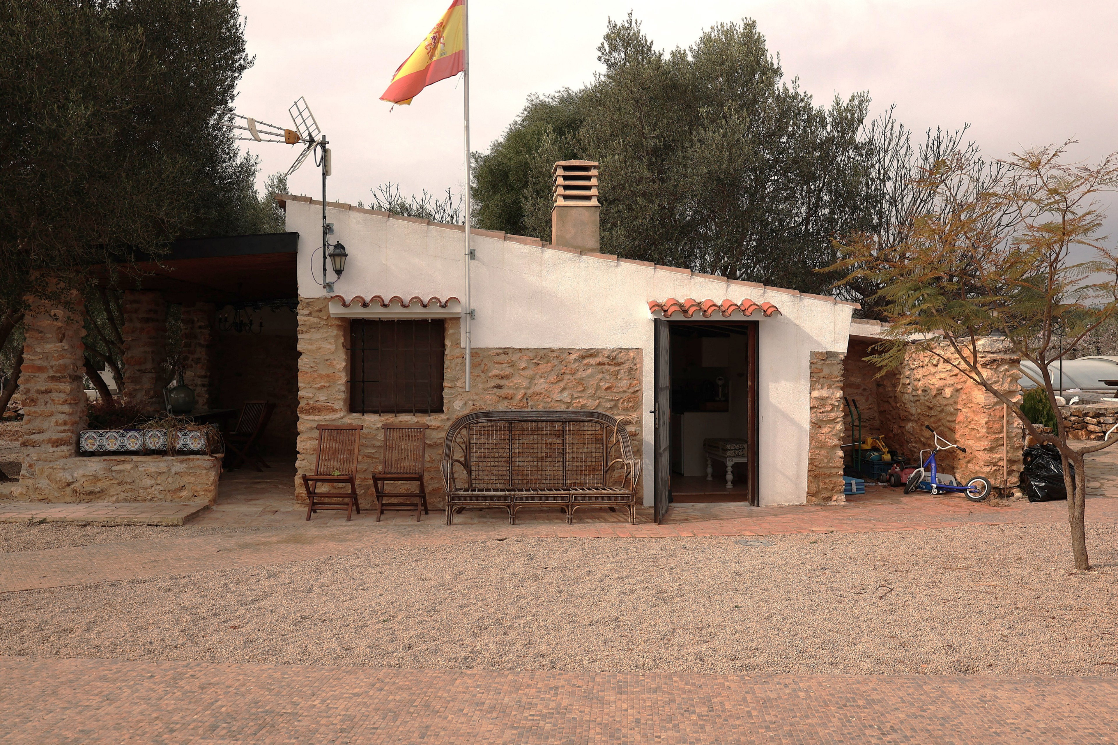 - image: 14