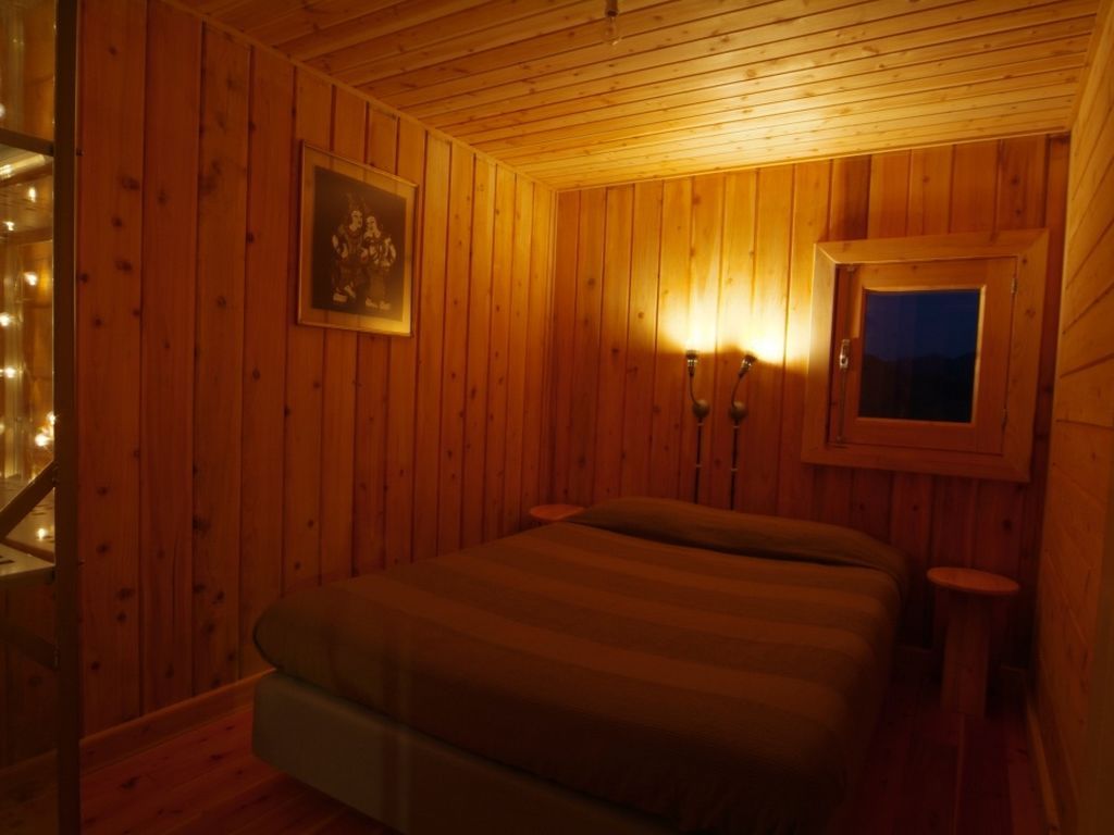 - image: 12