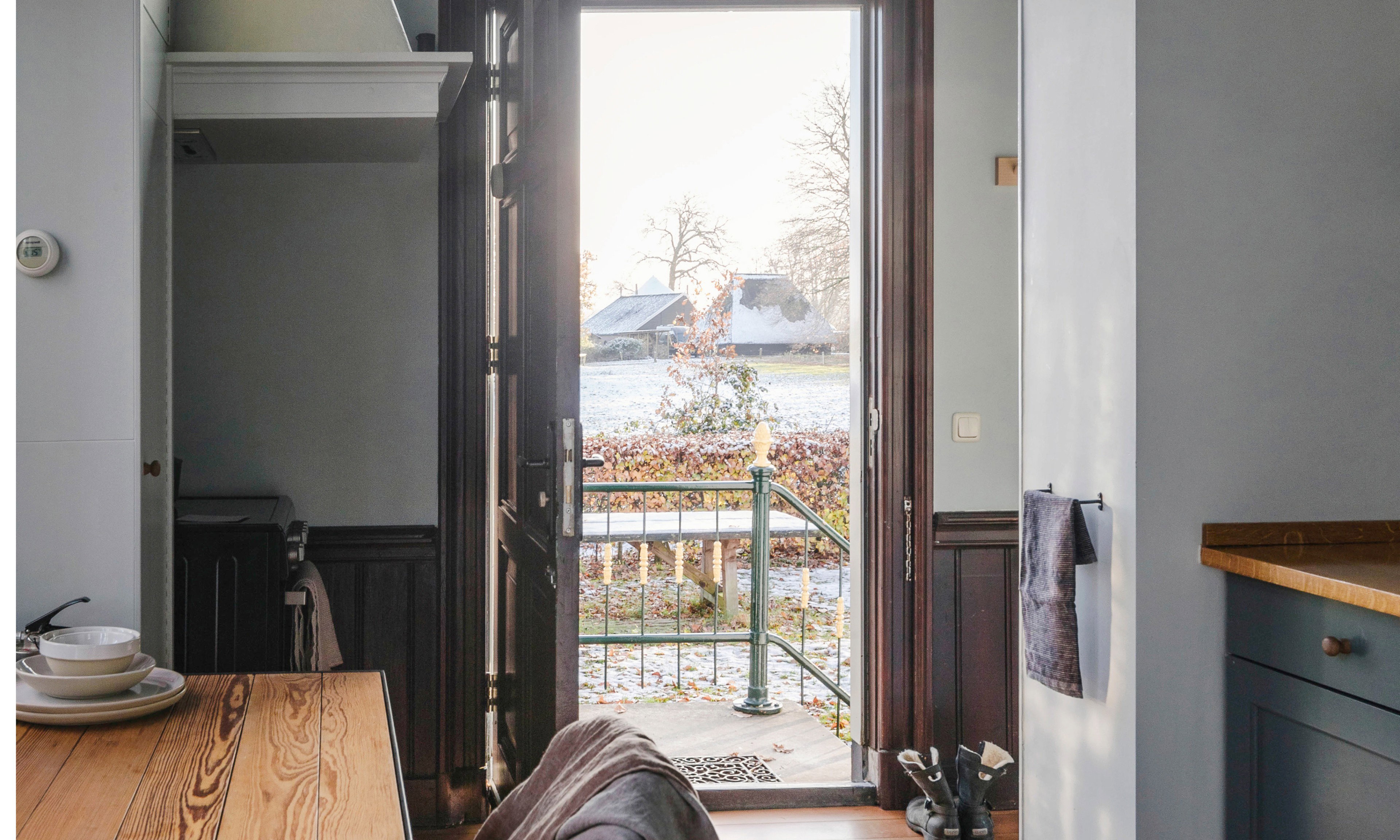 - image: 10
