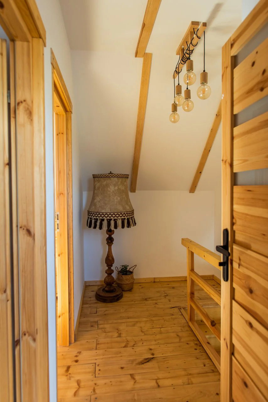- image: 16