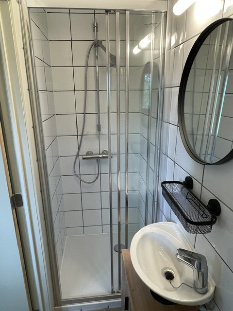 - image: 11