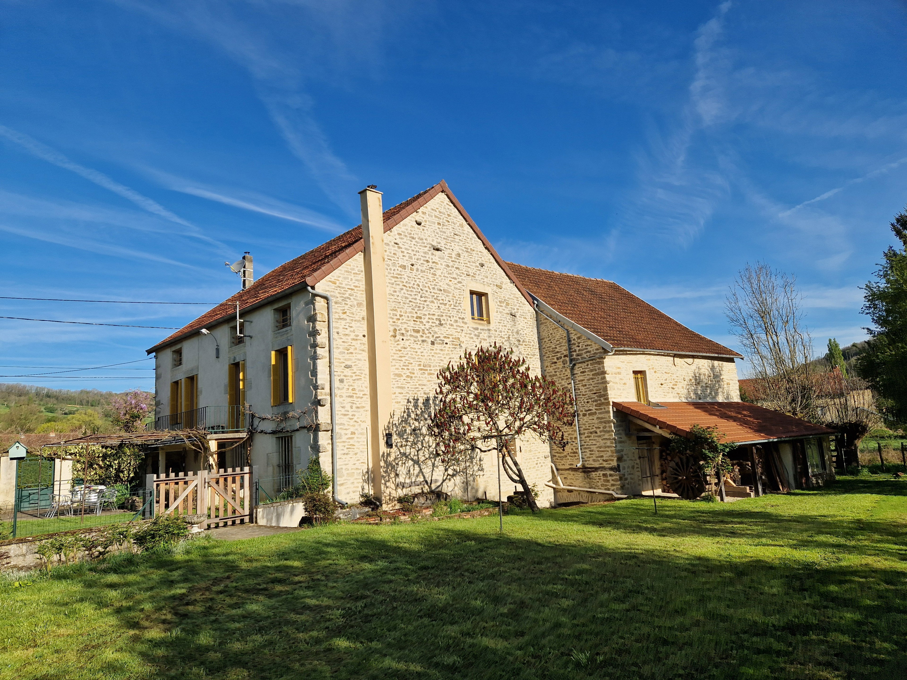 Nature house in Jailly les moulins