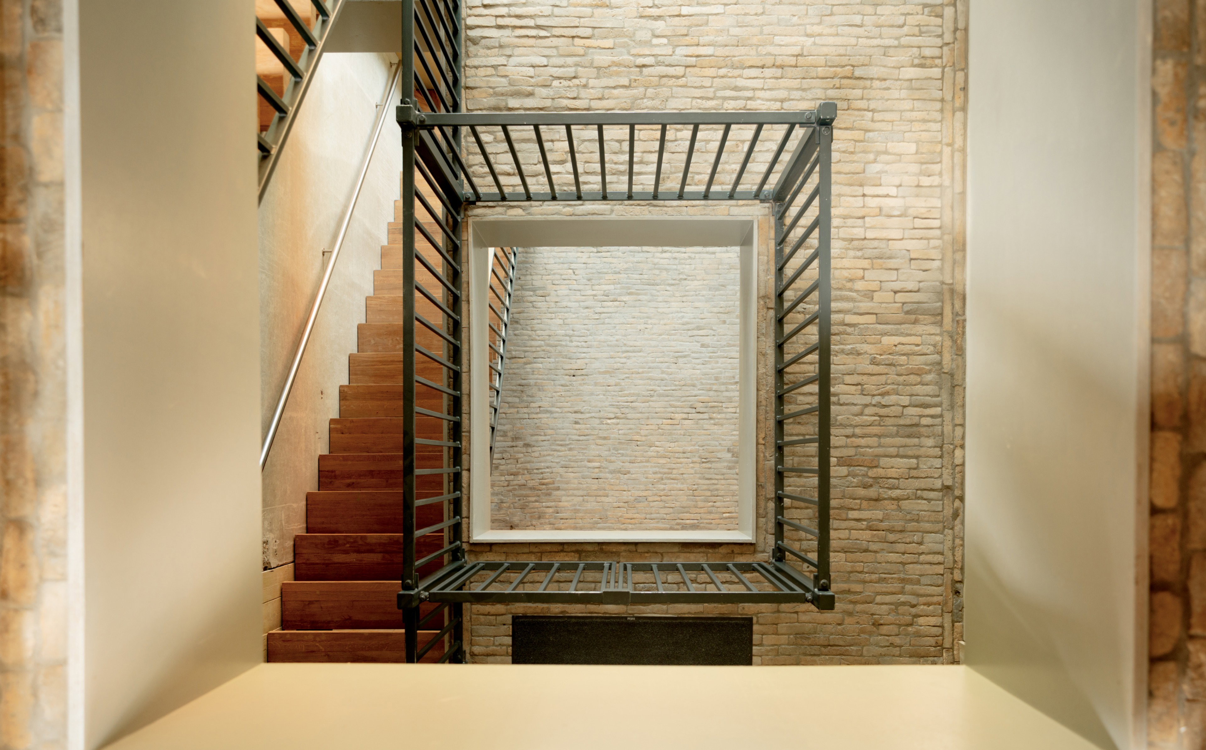 - image: 16