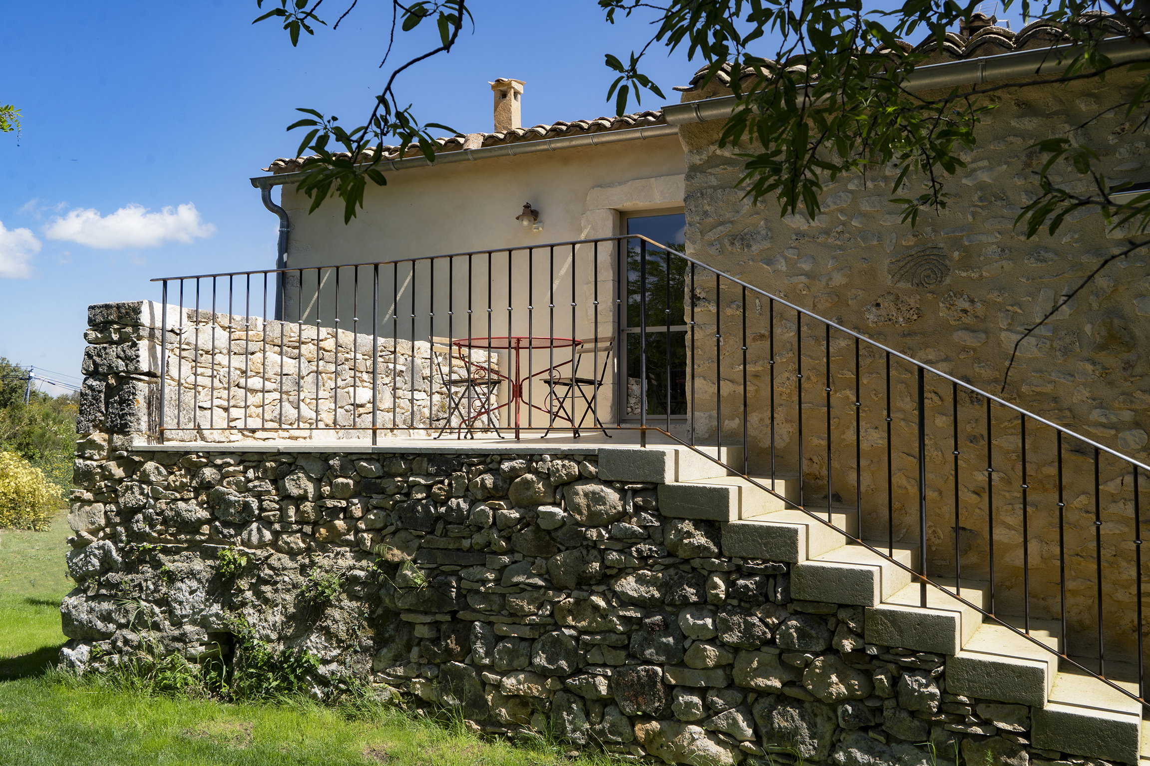 Nature house in SIMIANE-LA-ROTONDE