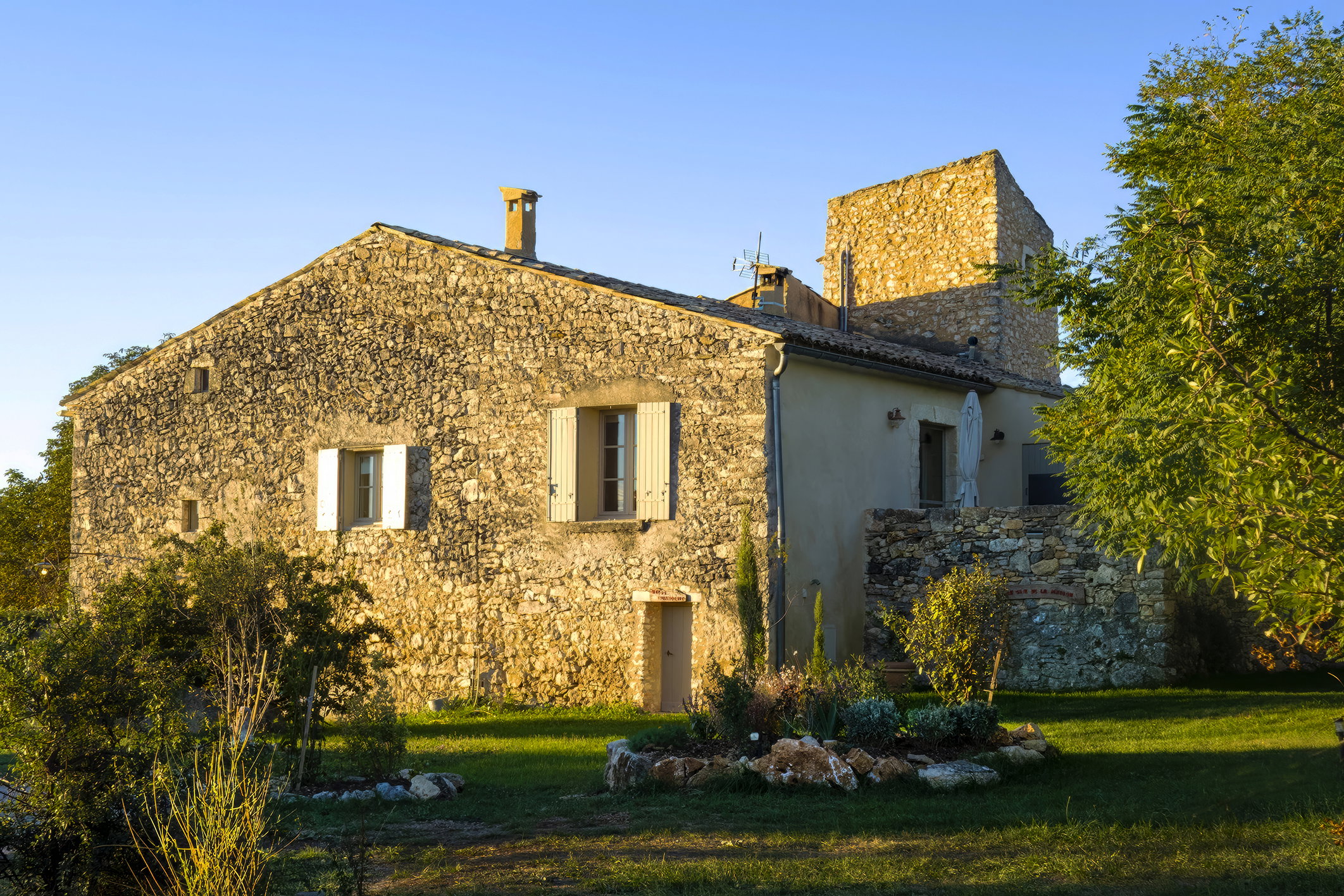 Nature house in SIMIANE-LA-ROTONDE