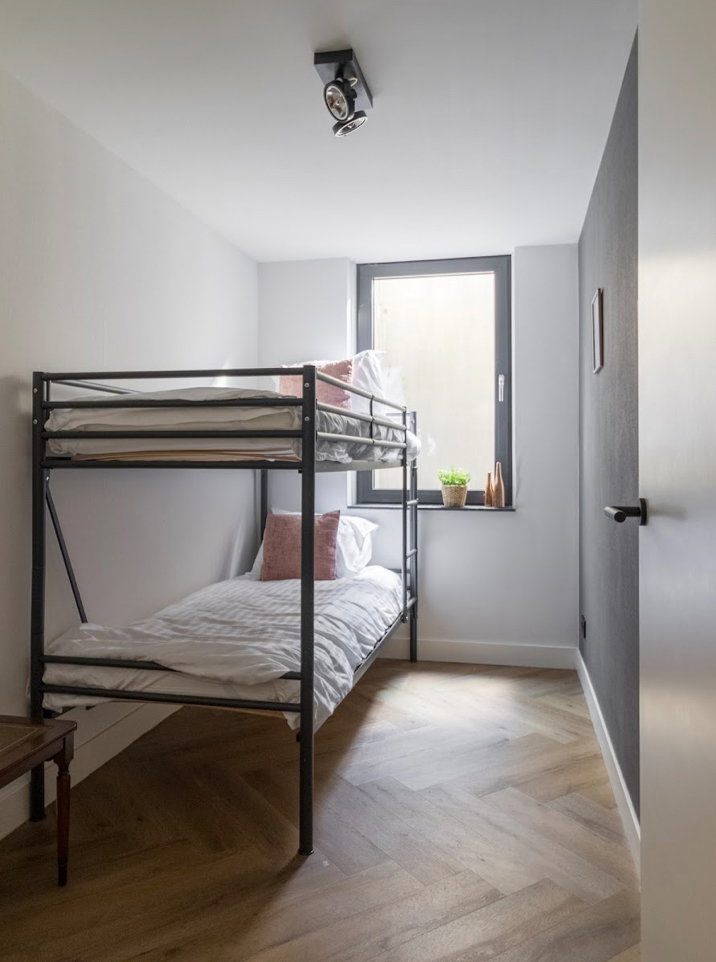 - image: 4